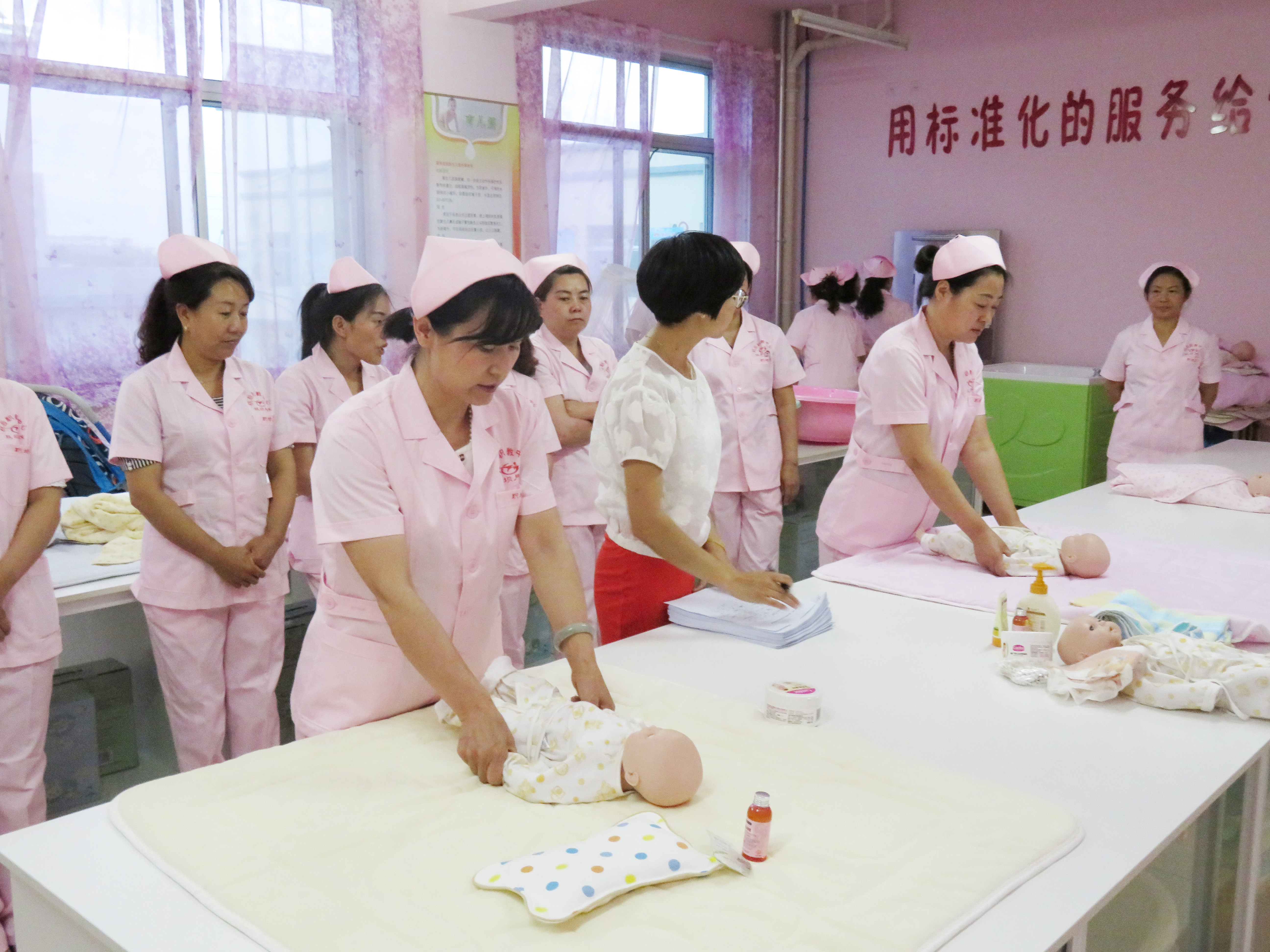 保育师和育婴员有什么区别_2023保育员和育婴师的区别_保育员和育婴员哪个含金量高