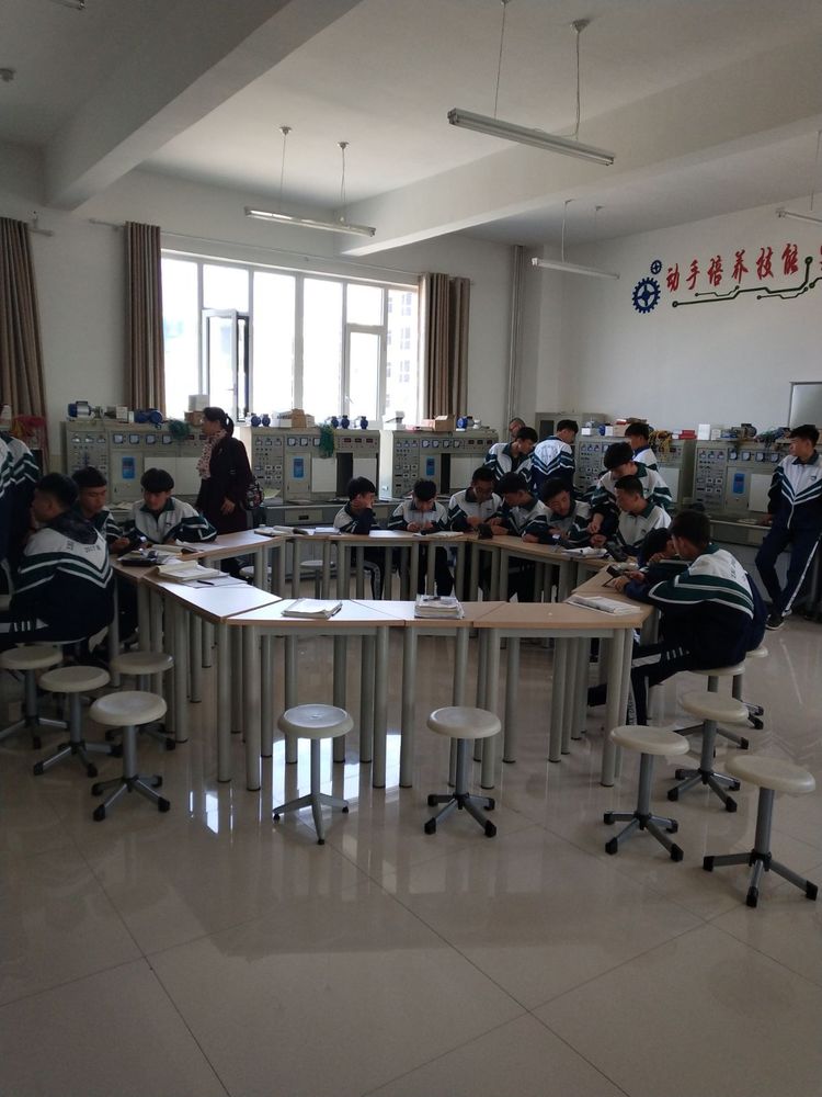 C:\Users\Administrator\Desktop\招生图片\机电\微信图片_20191119151332.jpg