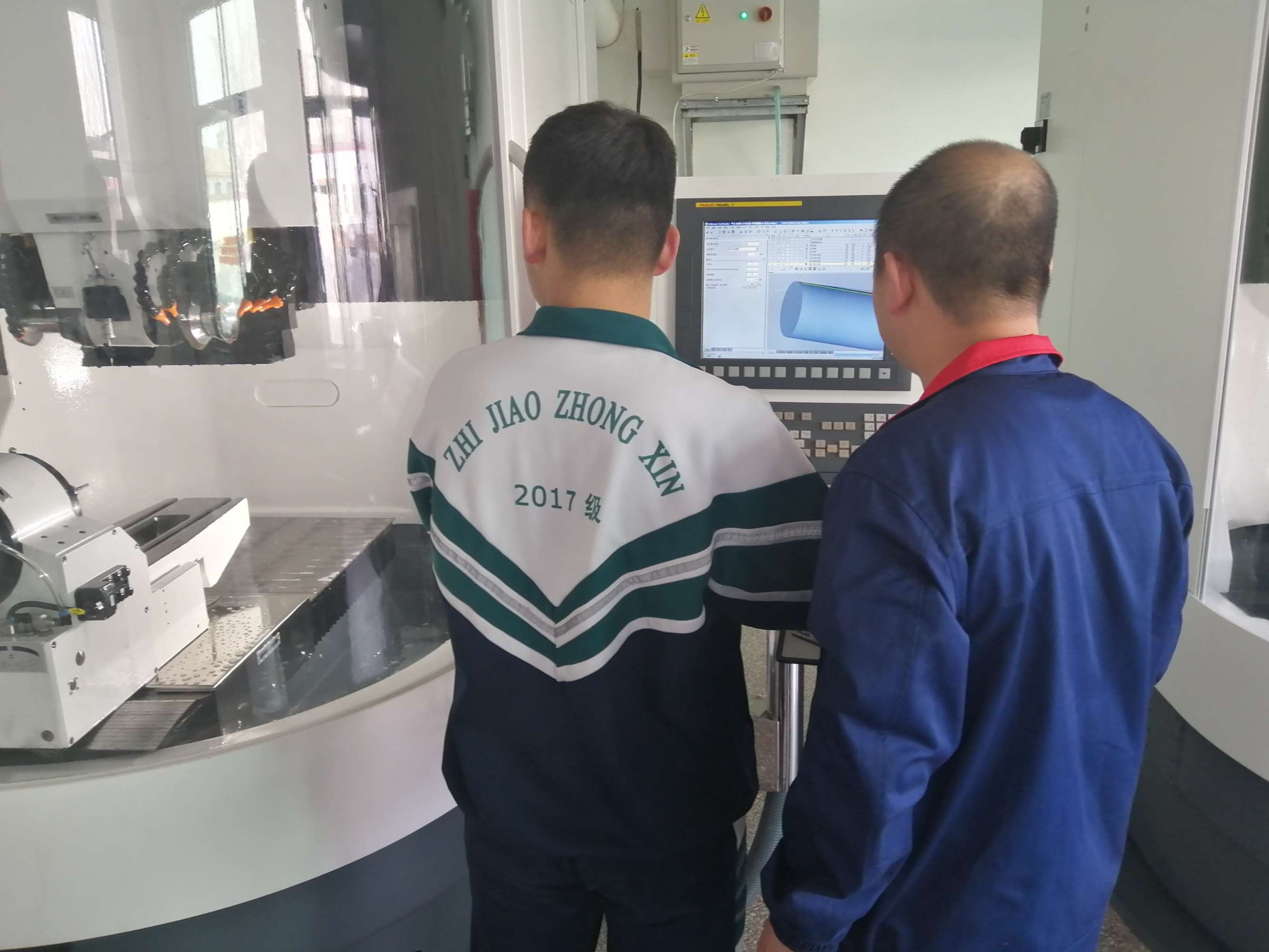 C:\Users\Administrator\Desktop\招生图片\数控\微信图片_20191120160354.jpg