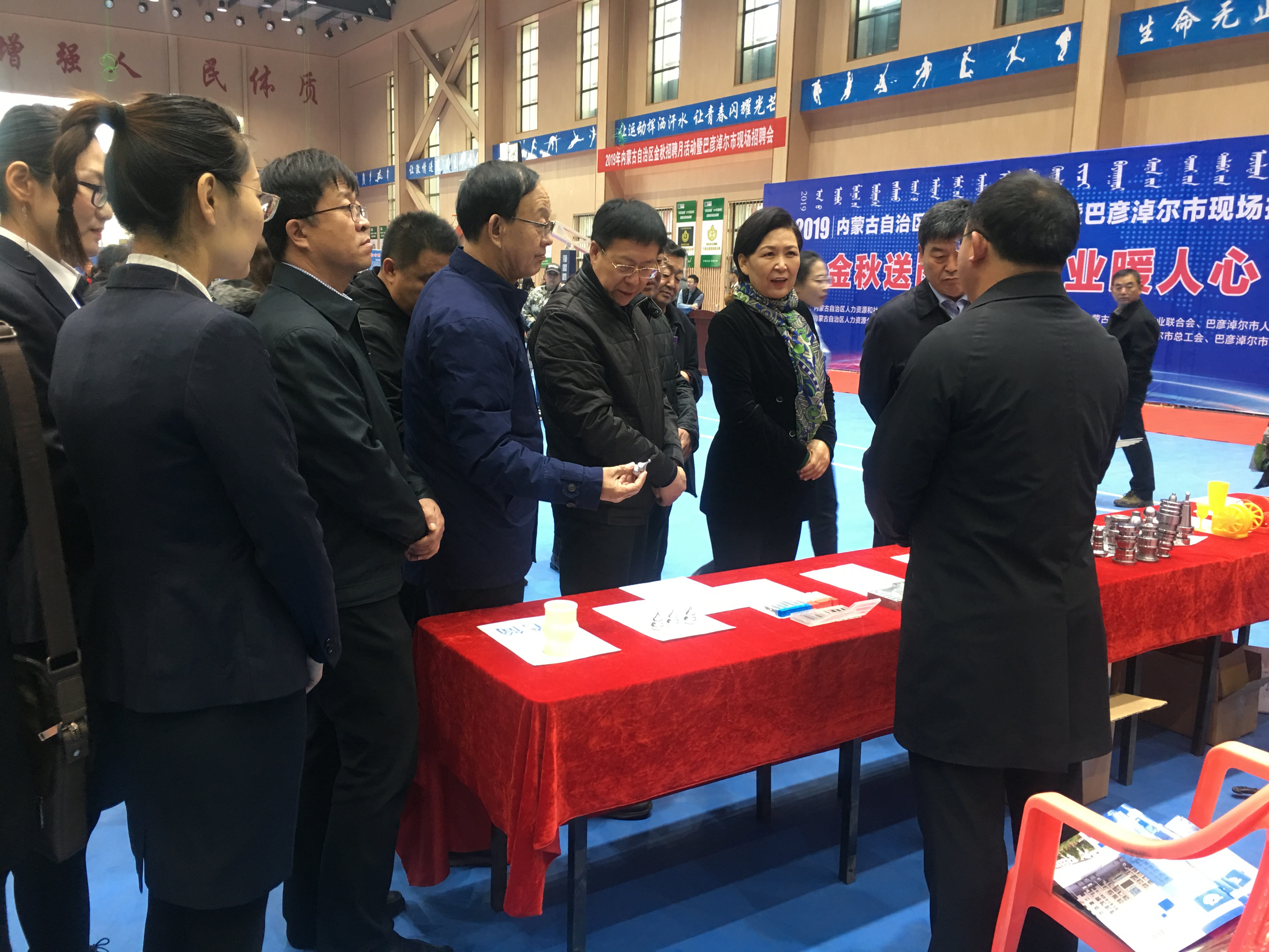 E:\侯昕\宣传报道稿\2019年11月（一）金秋招聘月活动\2019年11月金秋招聘月活动照片\微信图片_20191118091933.jpg