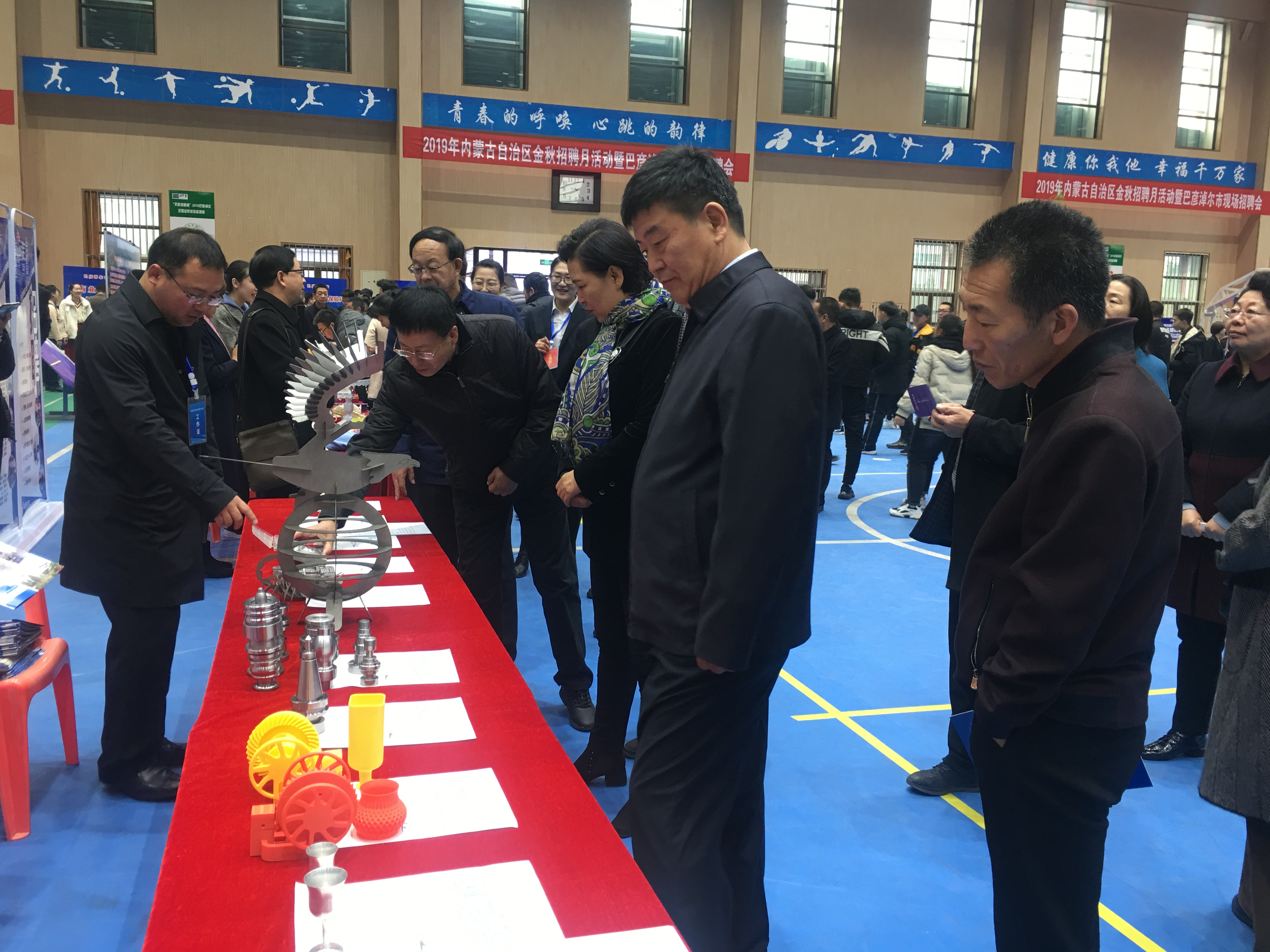 E:\侯昕\宣传报道稿\2019年11月（一）金秋招聘月活动\2019年11月金秋招聘月活动照片\微信图片_20191118091918.jpg