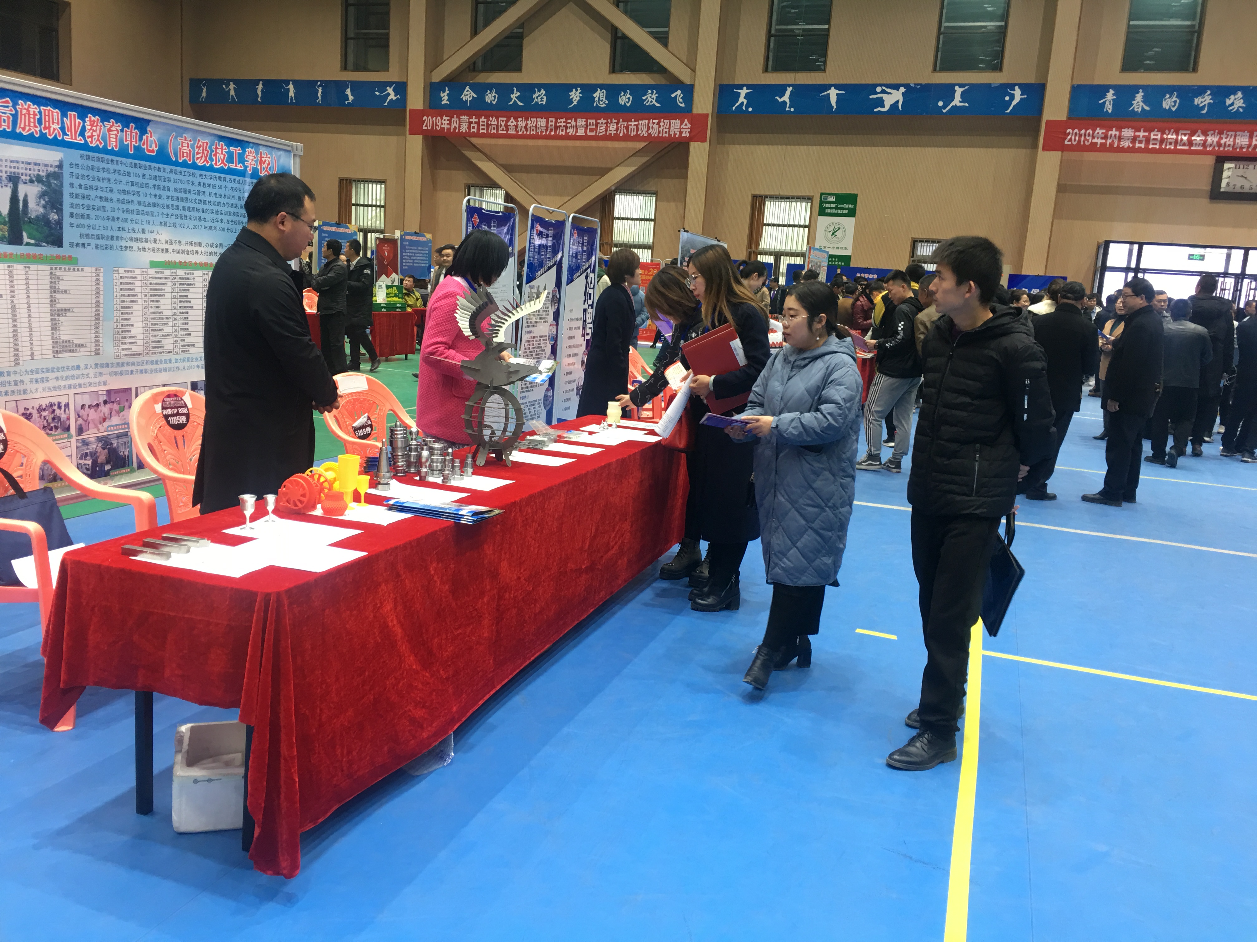 E:\侯昕\宣传报道稿\2019年11月（一）金秋招聘月活动\2019年11月金秋招聘月活动照片\微信图片_20191118091906.jpg