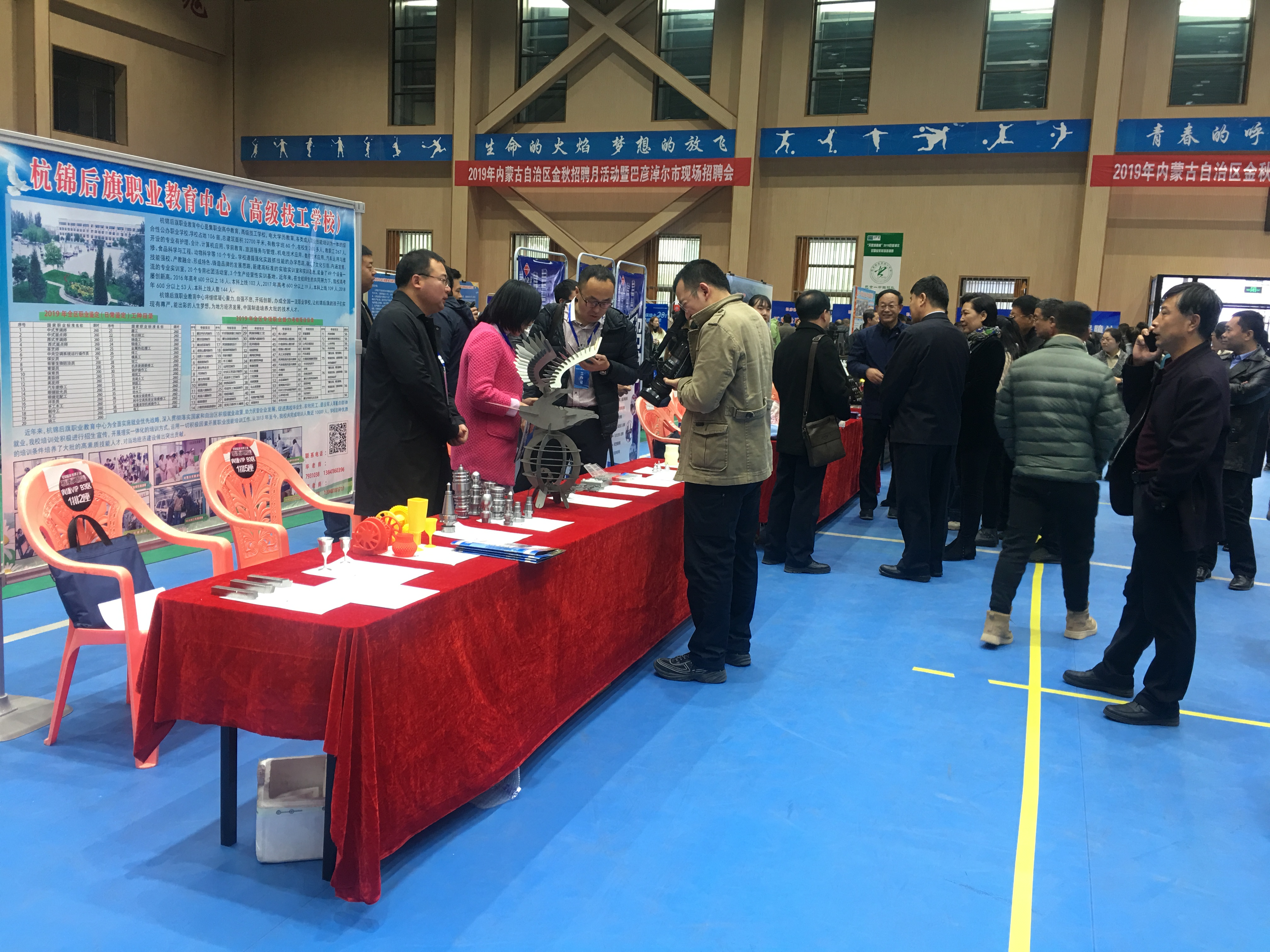 E:\侯昕\宣传报道稿\2019年11月（一）金秋招聘月活动\2019年11月金秋招聘月活动照片\微信图片_20191118091913.jpg