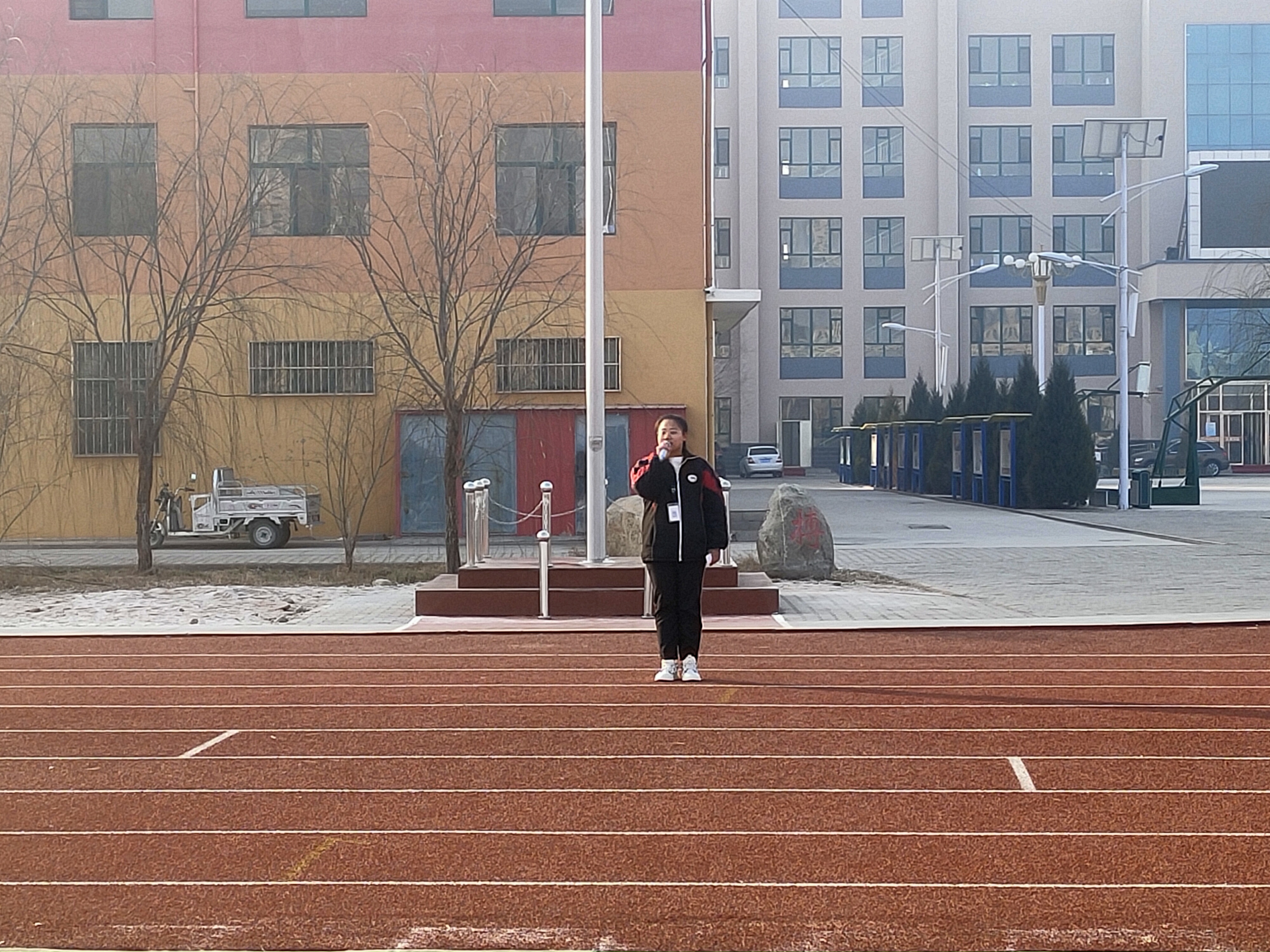 D:\2019---2020年度第一学期团委工作\升旗\升旗演讲稿和主持稿剪影\升旗剪影\我们永远不能忘记升旗剪影\微信图片_201912071549253.jpg