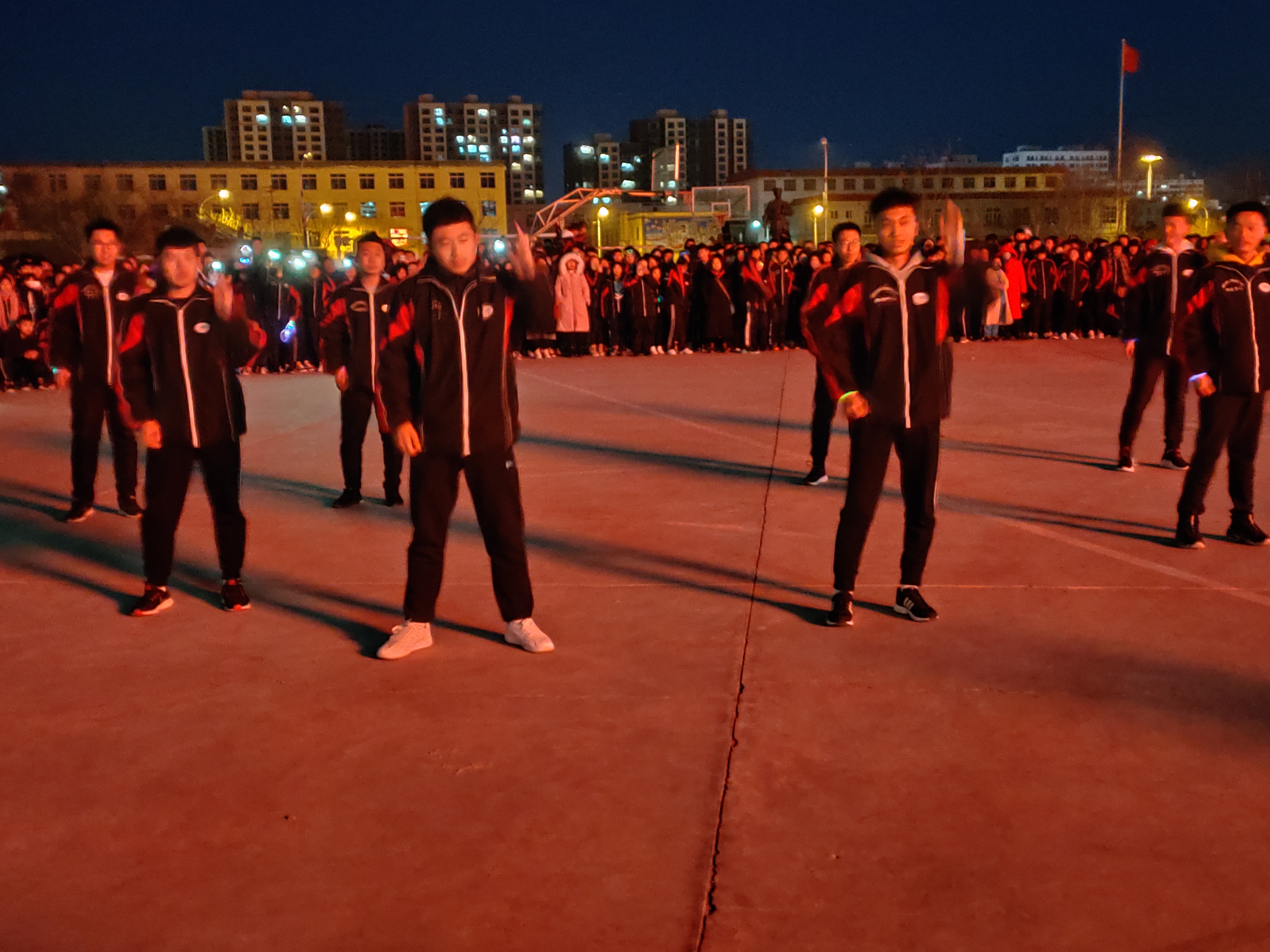D:\2019---2020年度第一学期团委工作\报道\报道剪影\庆元旦迎新年篝火晚会剪影\微信图片_2019122720024411.jpg