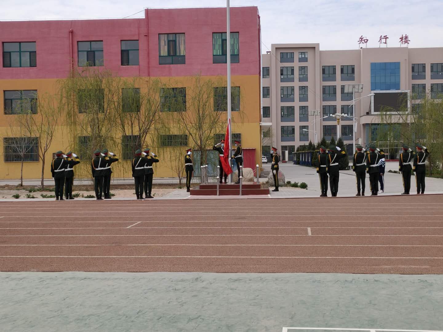 D:\2019---2020年第二学期团委工作\升旗\升旗剪影\微信图片_202004261514381.jpg