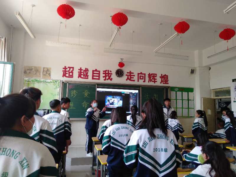 D:\2019---2020年第二学期团委工作\主题班团会\主题班会\主题班会剪影\珍惜生命活出精彩主题班会剪影\微信图片_202005190839269.jpg