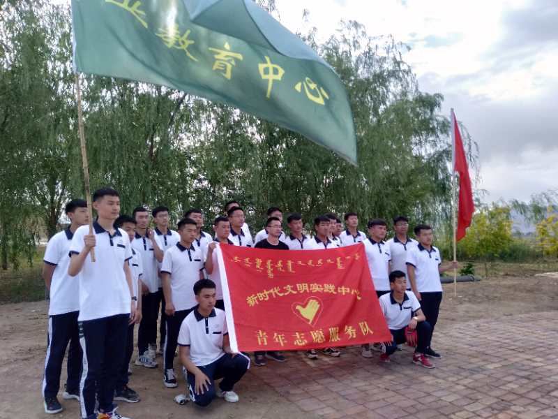 D:\2019---2020年第二学期团委工作\主题班团会\主题团日活动\助力脱贫攻坚建设美丽乡村，职教人在行动主题团日活动\主题团日活动剪影\微信图片_2020052908443815.jpg