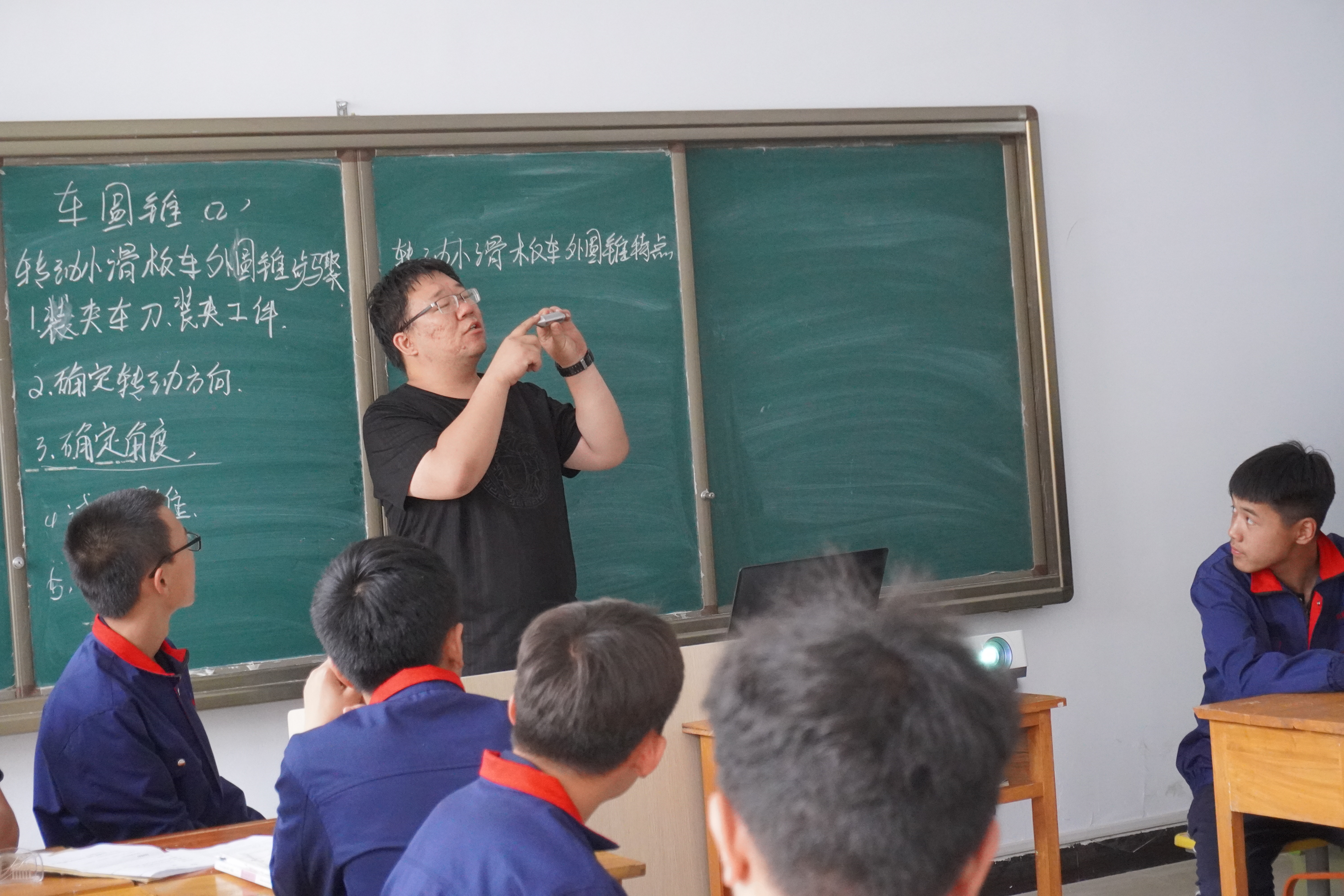 周煜川理实一体化示范课程.JPG