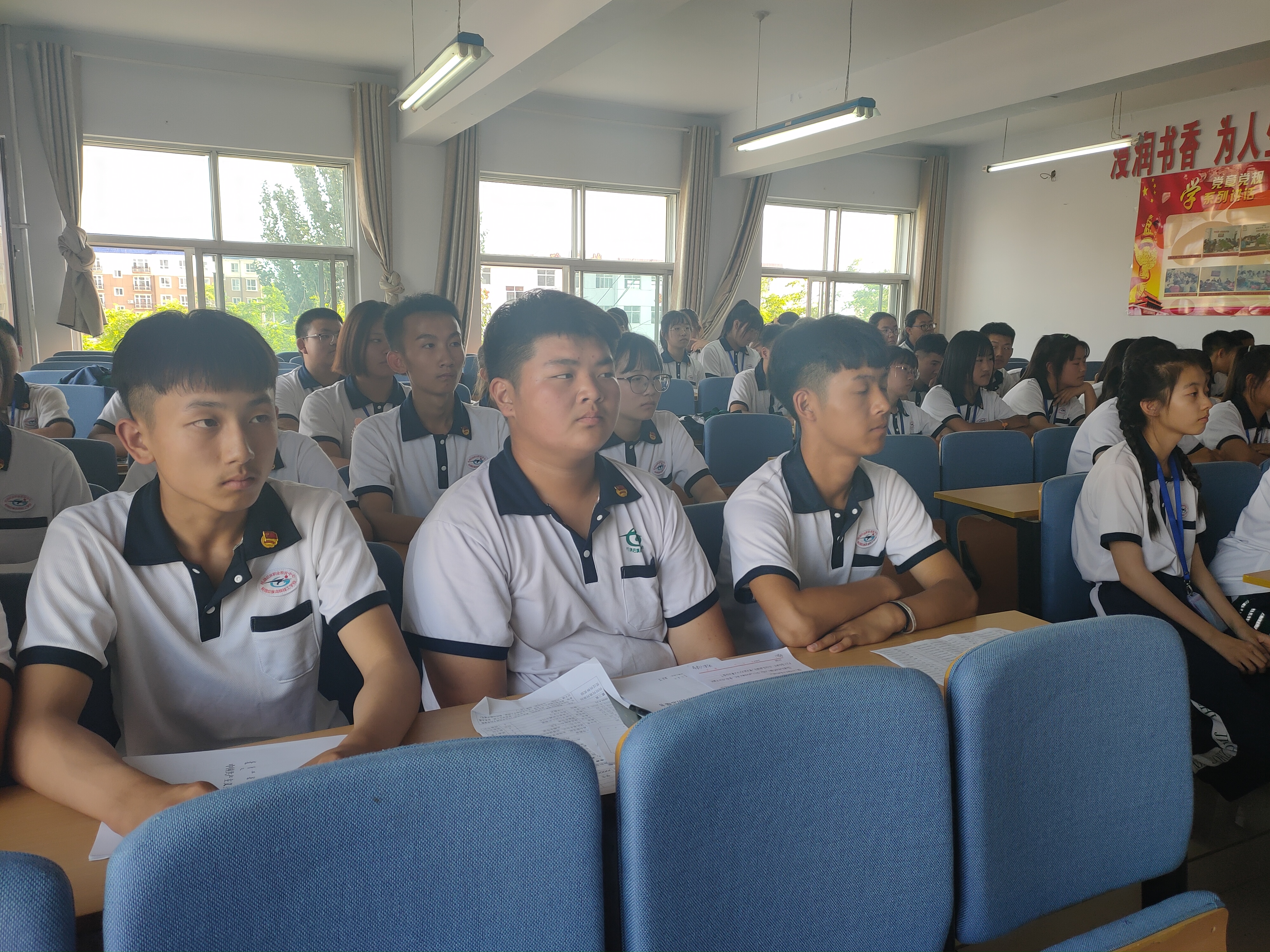 D:\2019---2020年第二学期团委工作\各类活动\新团员入团仪式\入团仪式剪影\微信图片_202006230736394.jpg