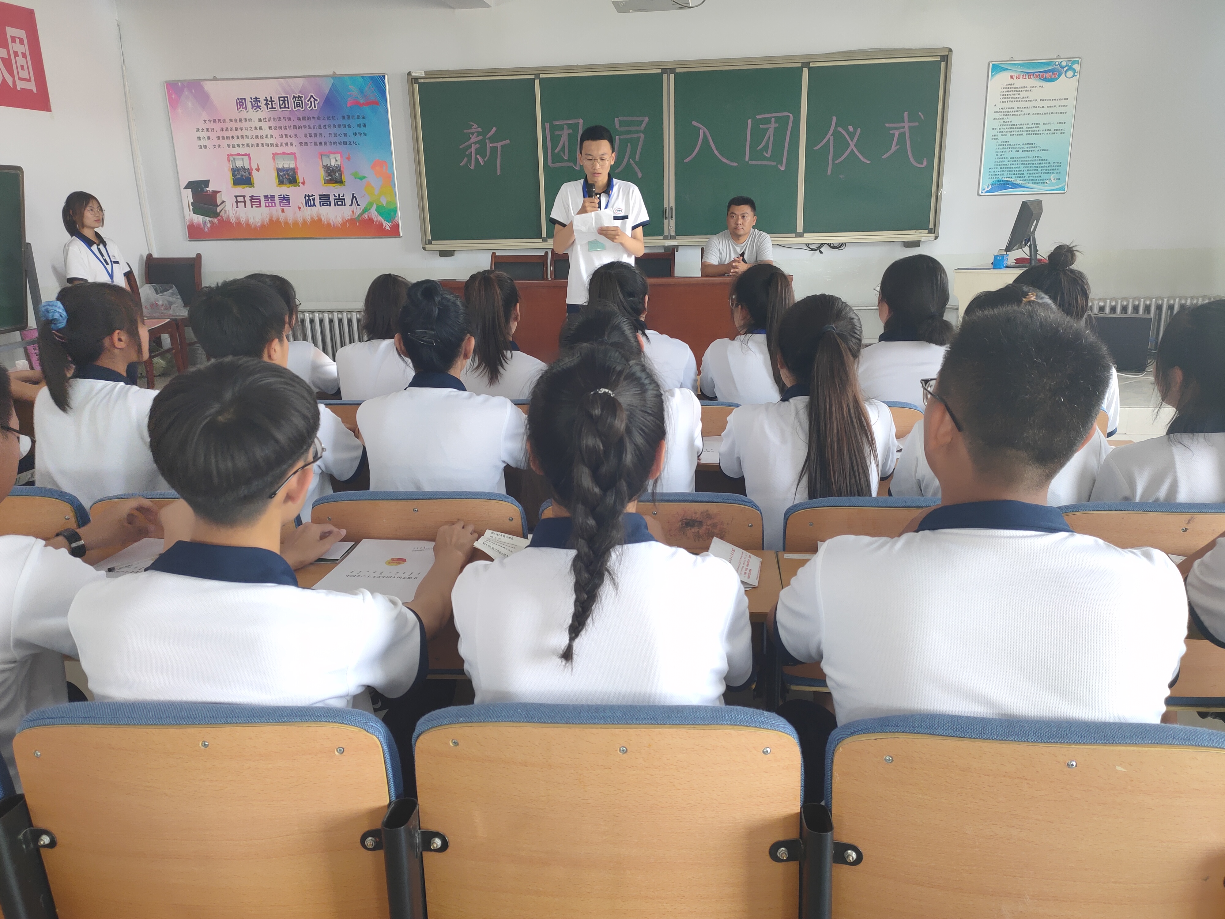 D:\2019---2020年第二学期团委工作\各类活动\新团员入团仪式\入团仪式剪影\微信图片_202006230736393.jpg
