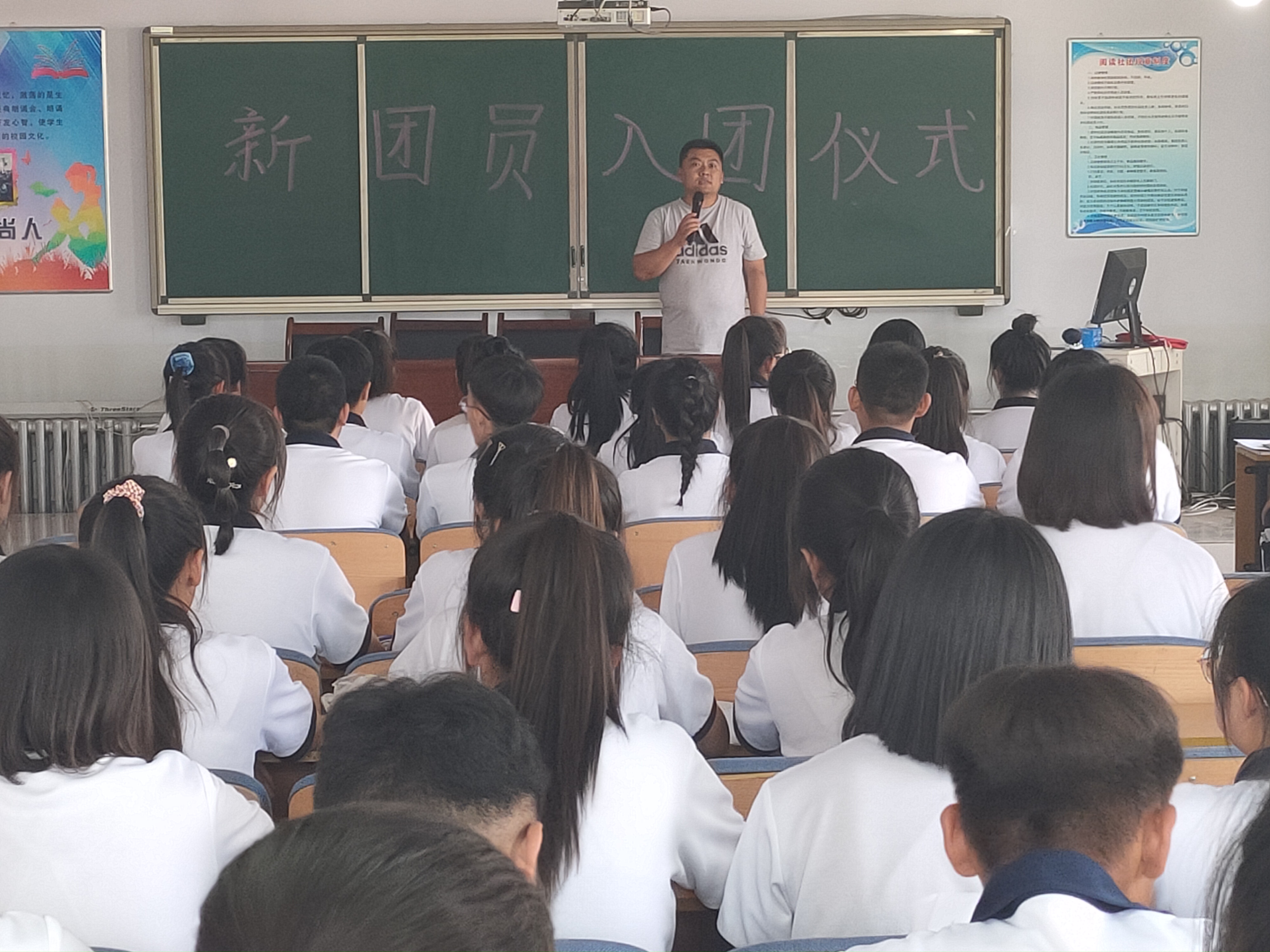D:\2019---2020年第二学期团委工作\各类活动\新团员入团仪式\入团仪式剪影\微信图片_20200623073639.jpg
