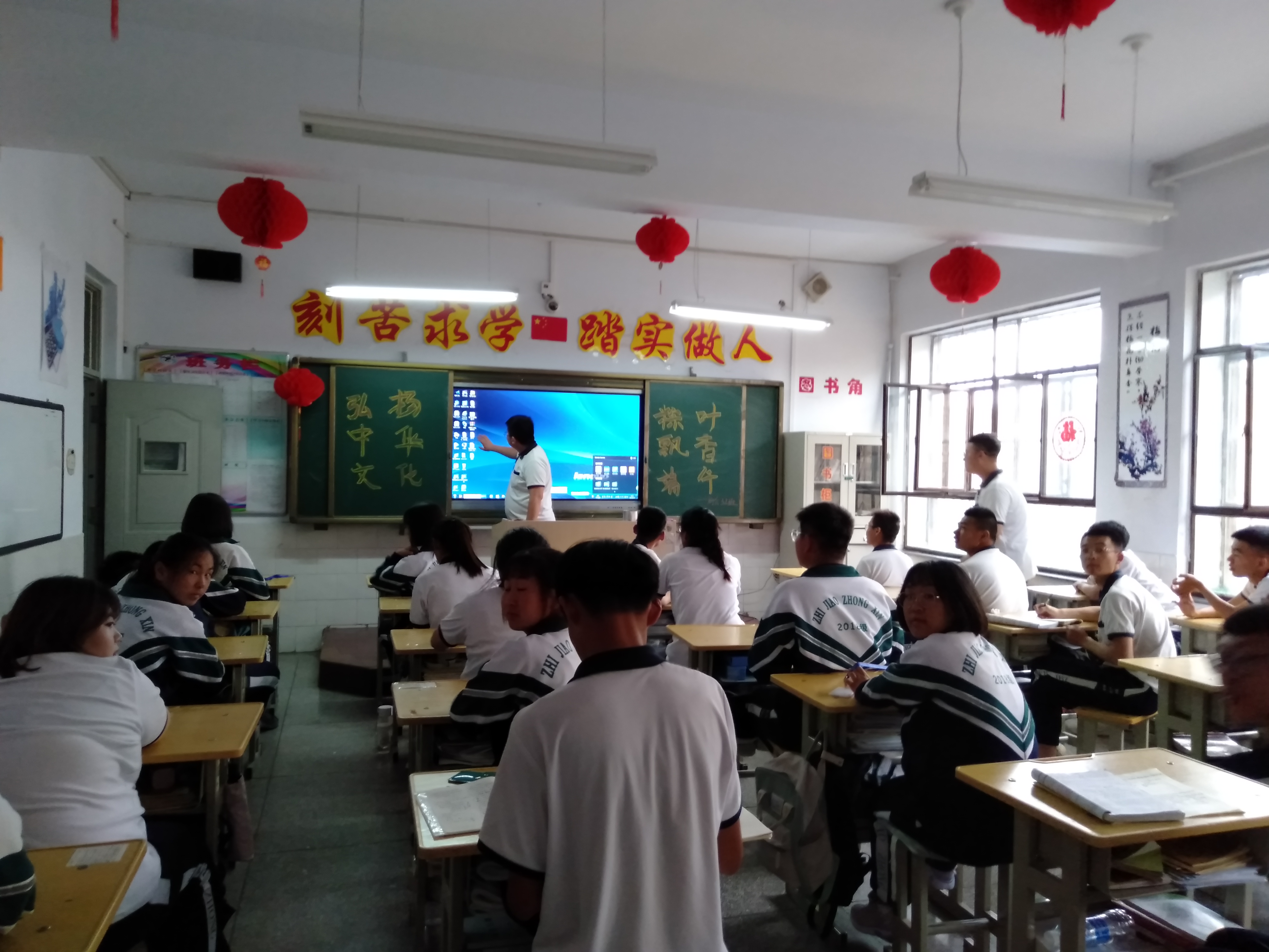 D:\2019---2020年第二学期团委工作\主题班团会\主题团会\主题团会剪影\高二弘扬中华文化粽叶香飘端午主题团会\团会剪影\食品7班弘扬中华文化粽叶香飘端午主题团会剪影.jpg