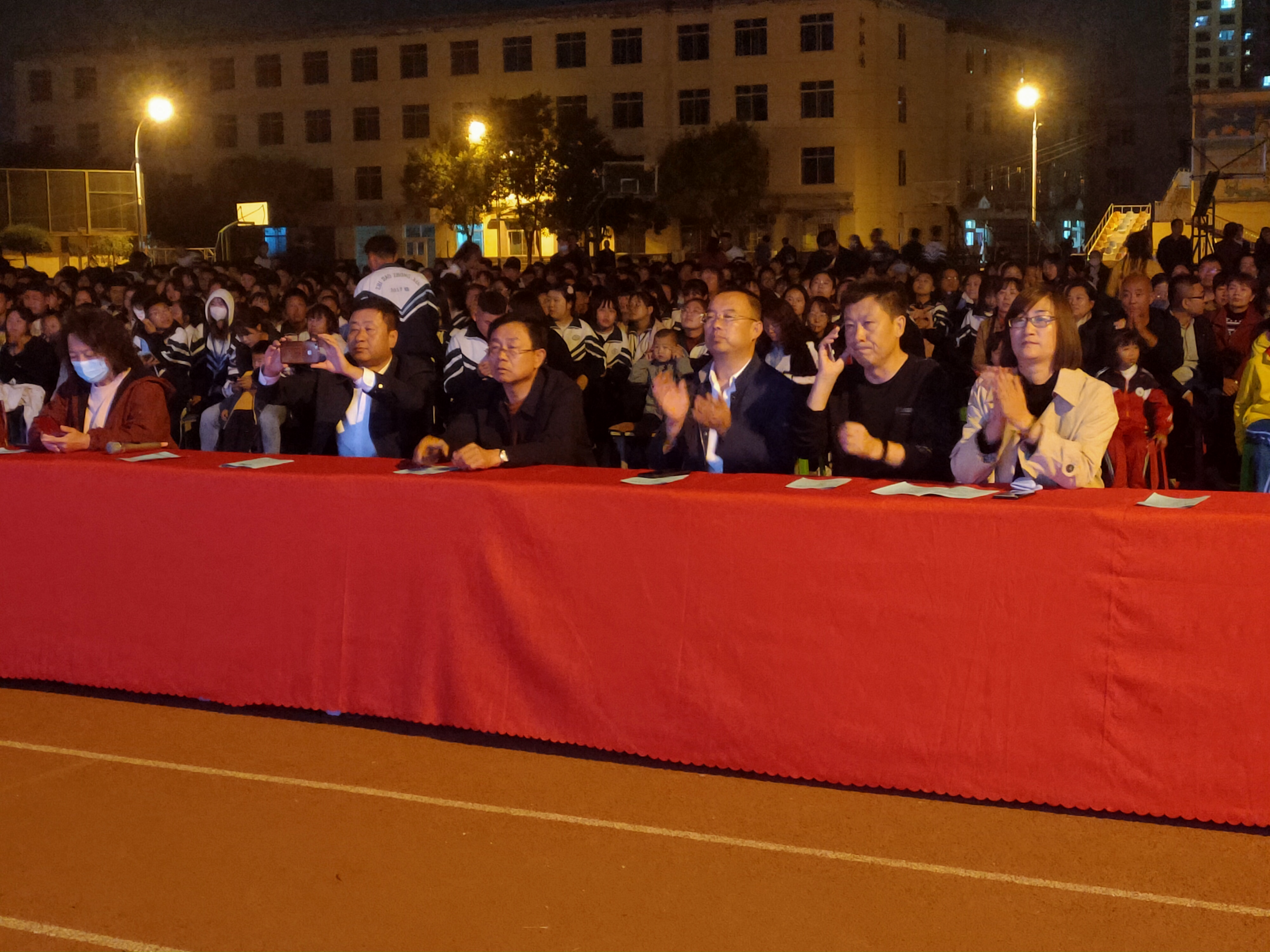 C:\Users\Administrator\Desktop\晚会剪影\微信图片_20200928074256.jpg