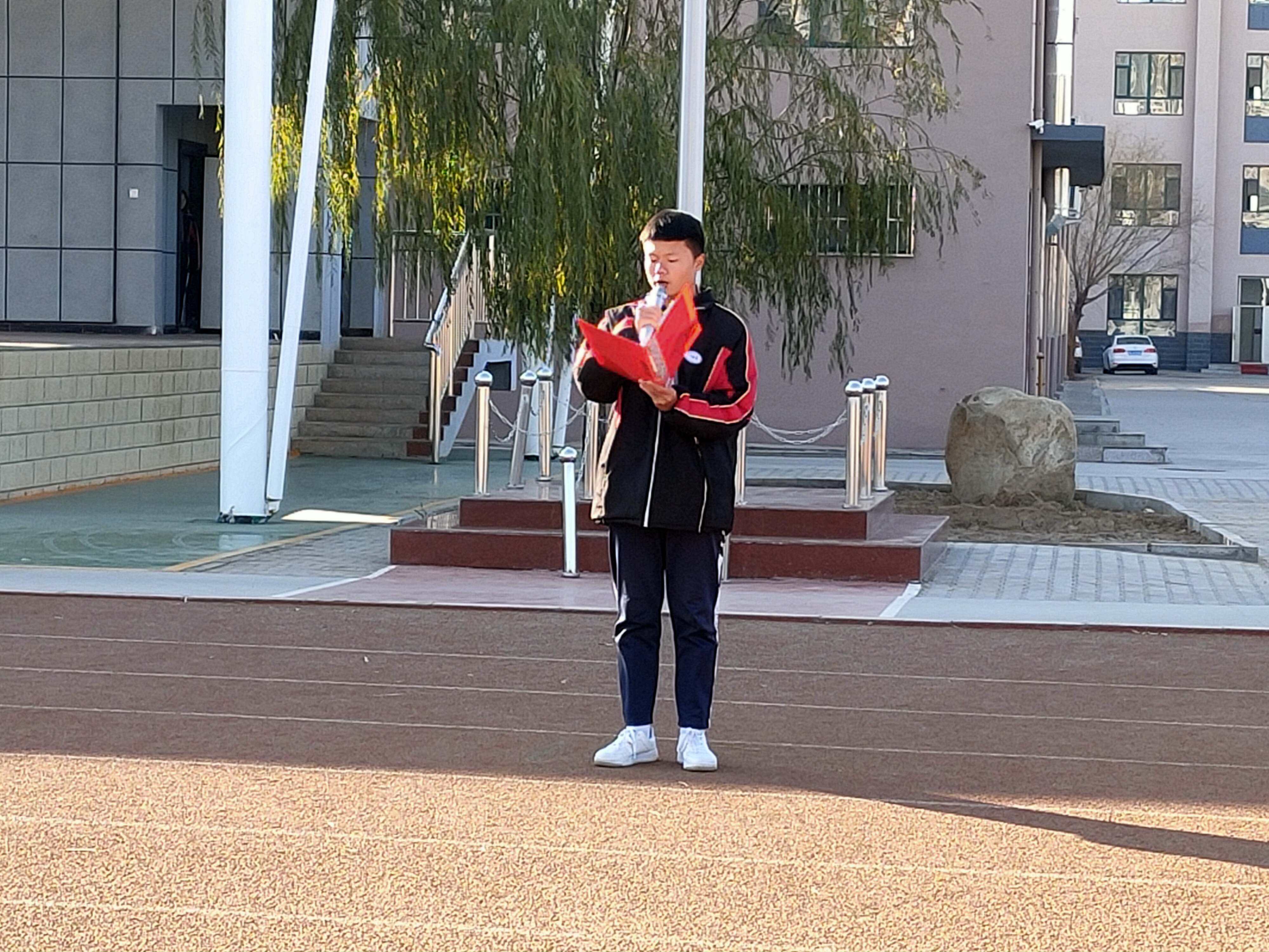 D:\2020----2021年度团委工作\升旗\升旗\升旗11\升旗剪影\微信图片_20201109144443.jpg