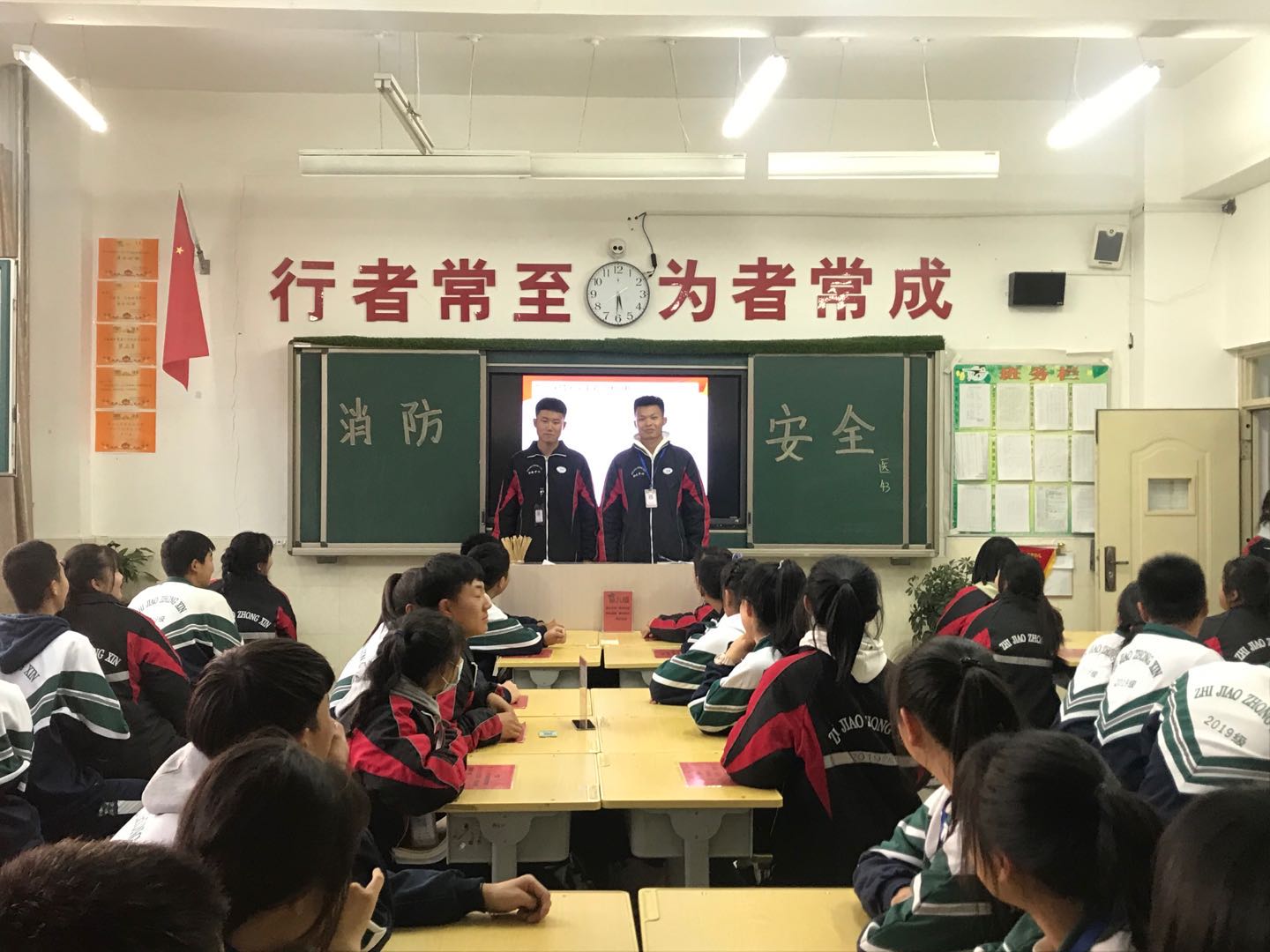 D:\2020----2021年度团委工作\主题团日活动\消防心中记安全伴一生主题班会\剪影\微信图片_2020111010370611.jpg