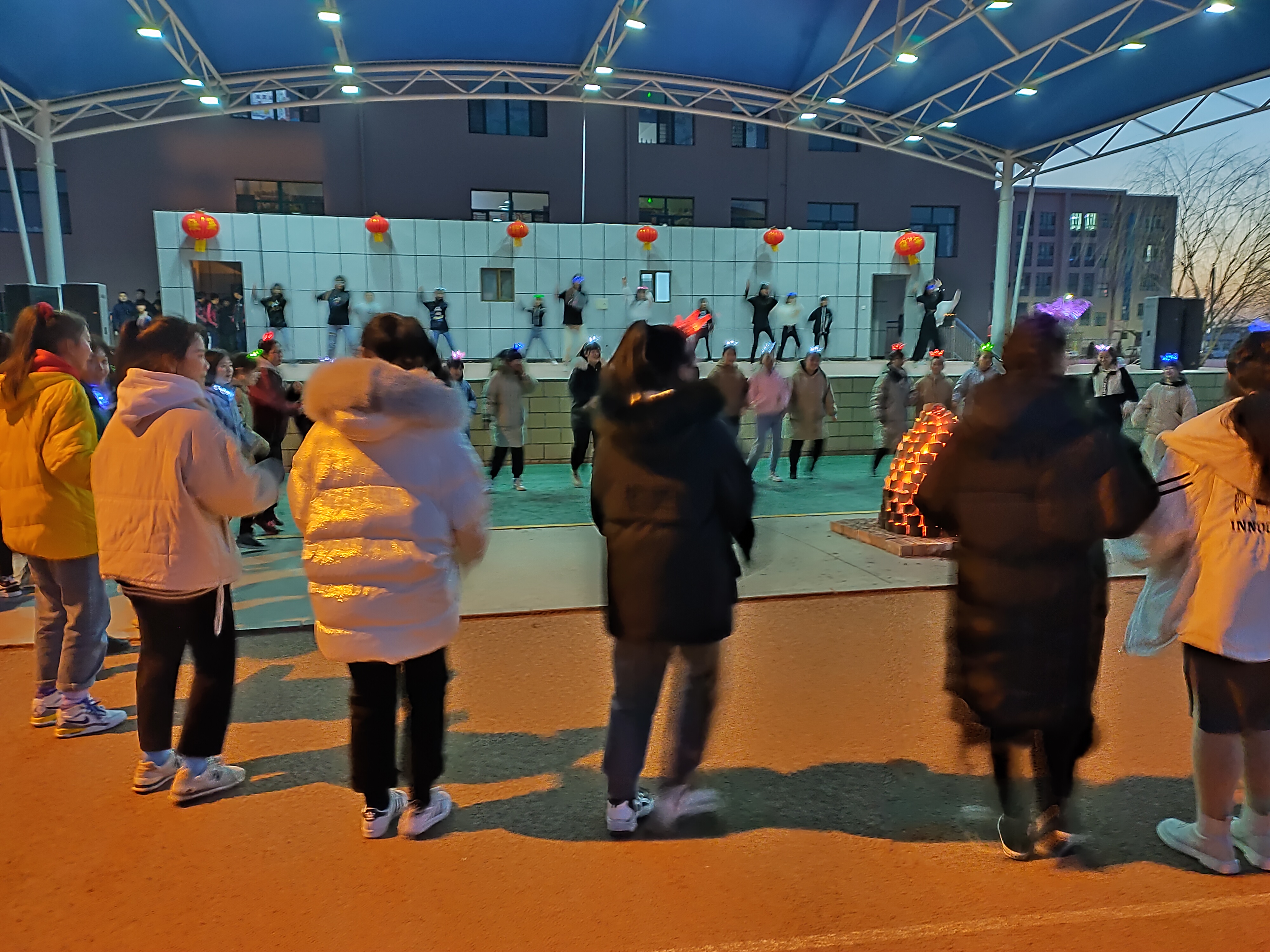 D:\2020----2021年度团委工作\篝火晚会\剪影\微信图片_2020123119210820.jpg