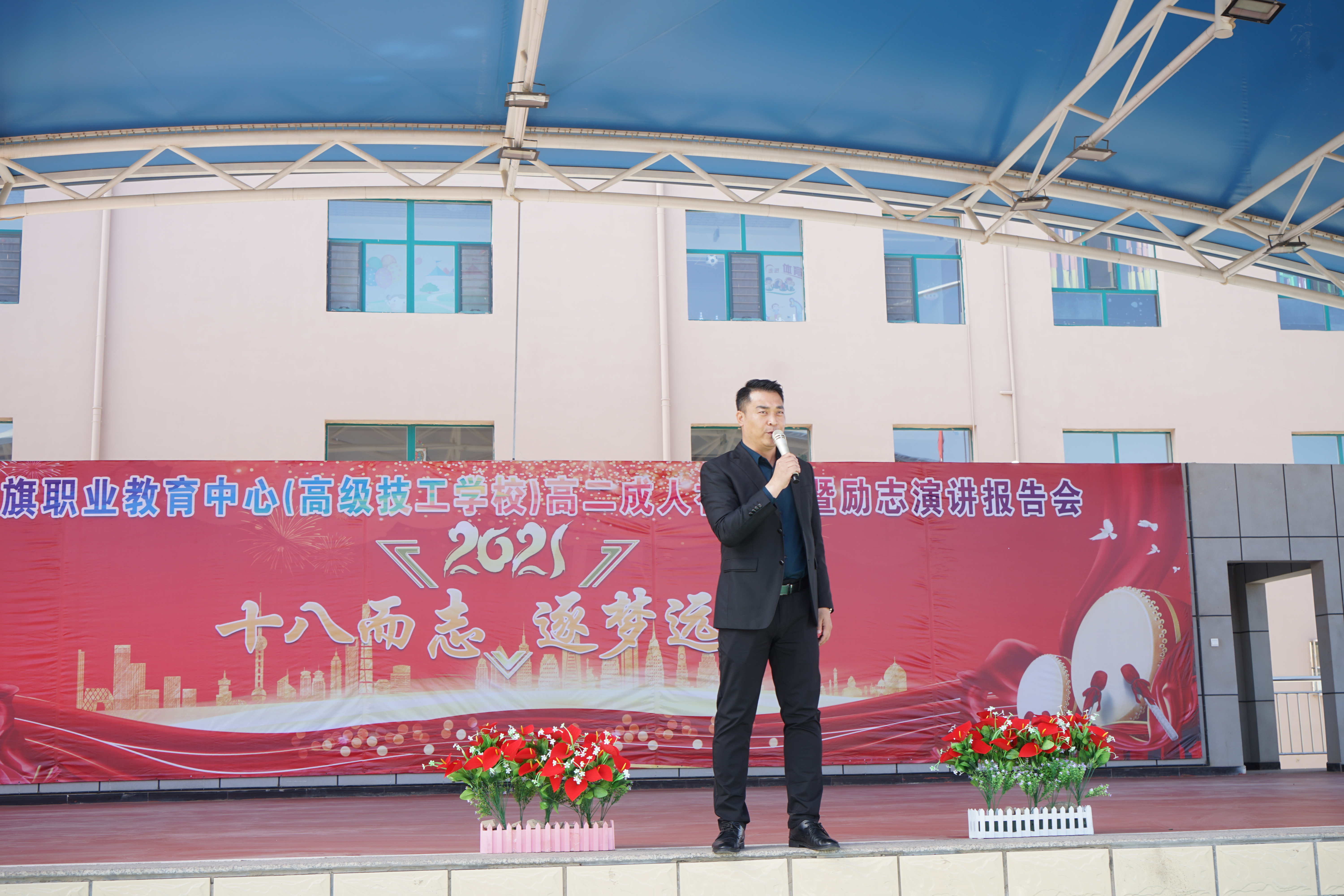 窦勇老师演讲剪影.JPG
