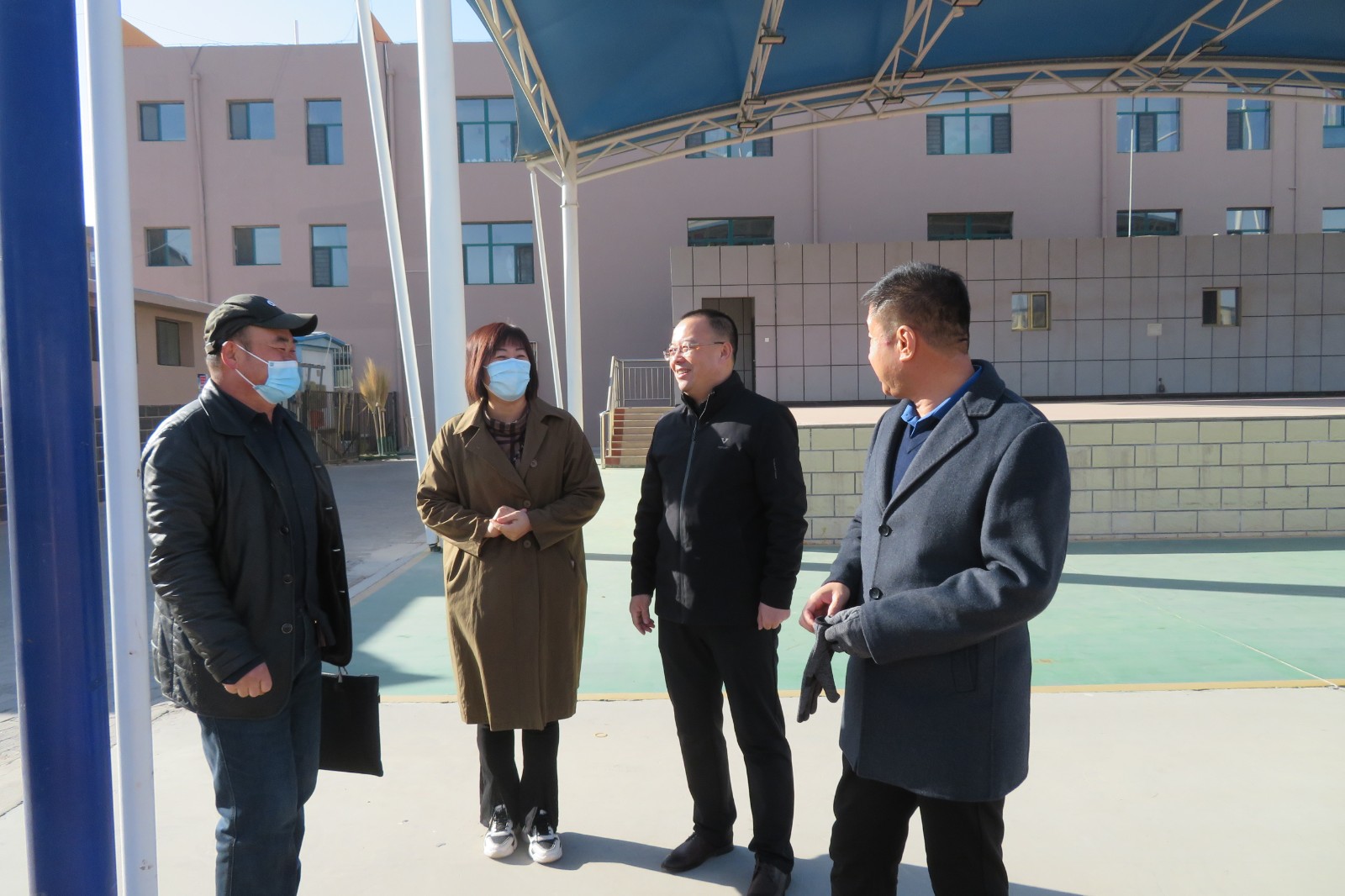 罗劲忠老师与校领导进行交流.JPG