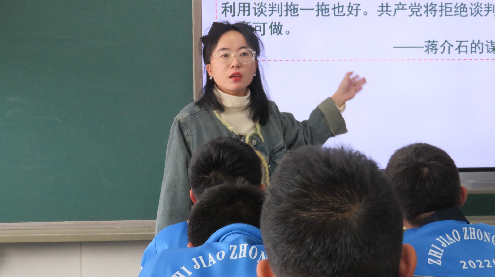 孙佳丽老师在授课.JPG