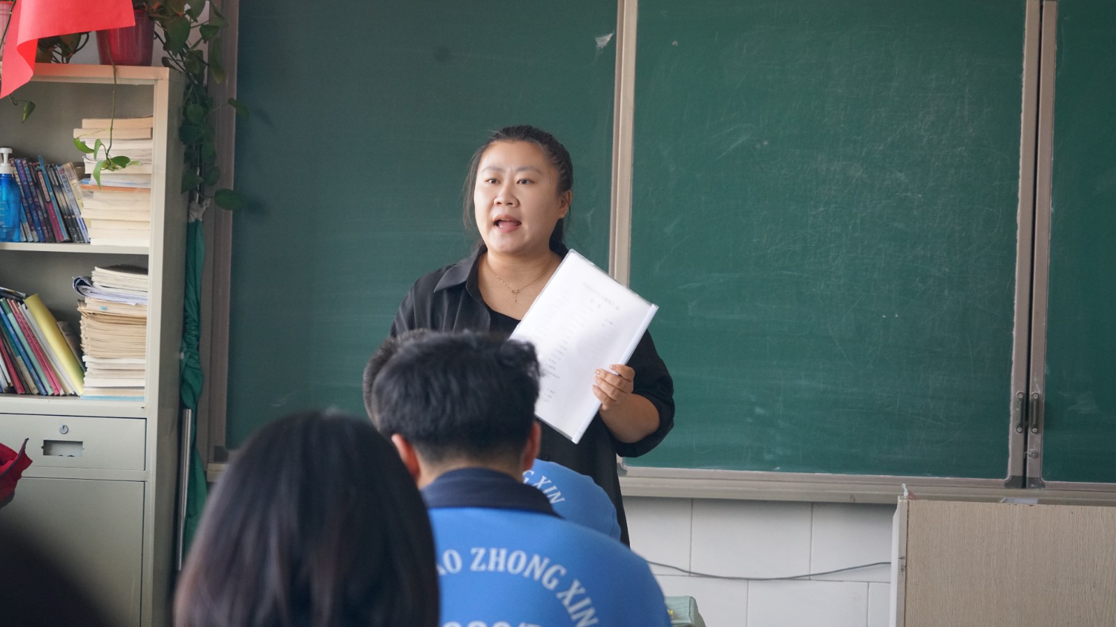 葛和平老师在上课.JPG