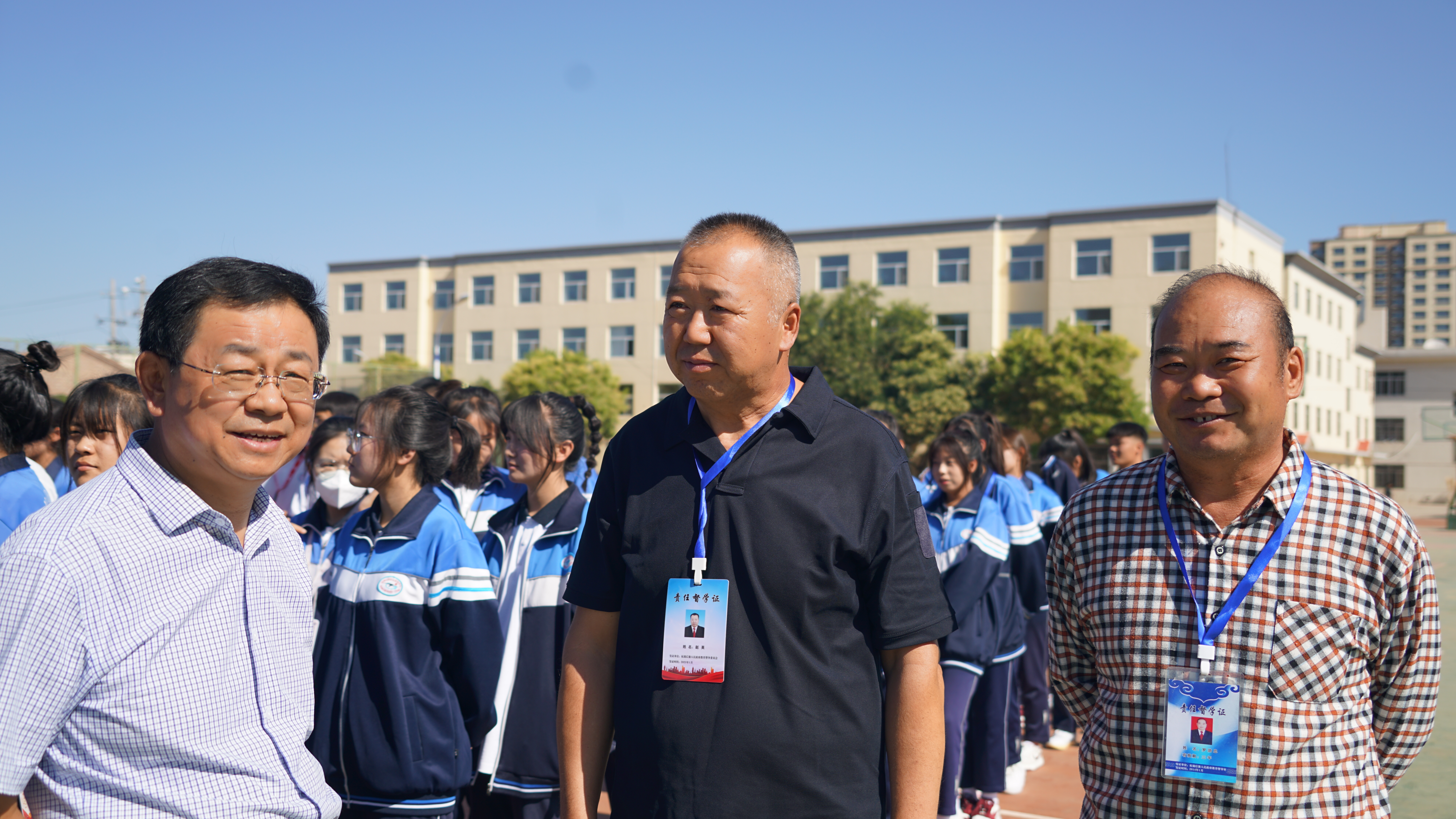 刘瑞林校长和两位责任督学在交流.JPG