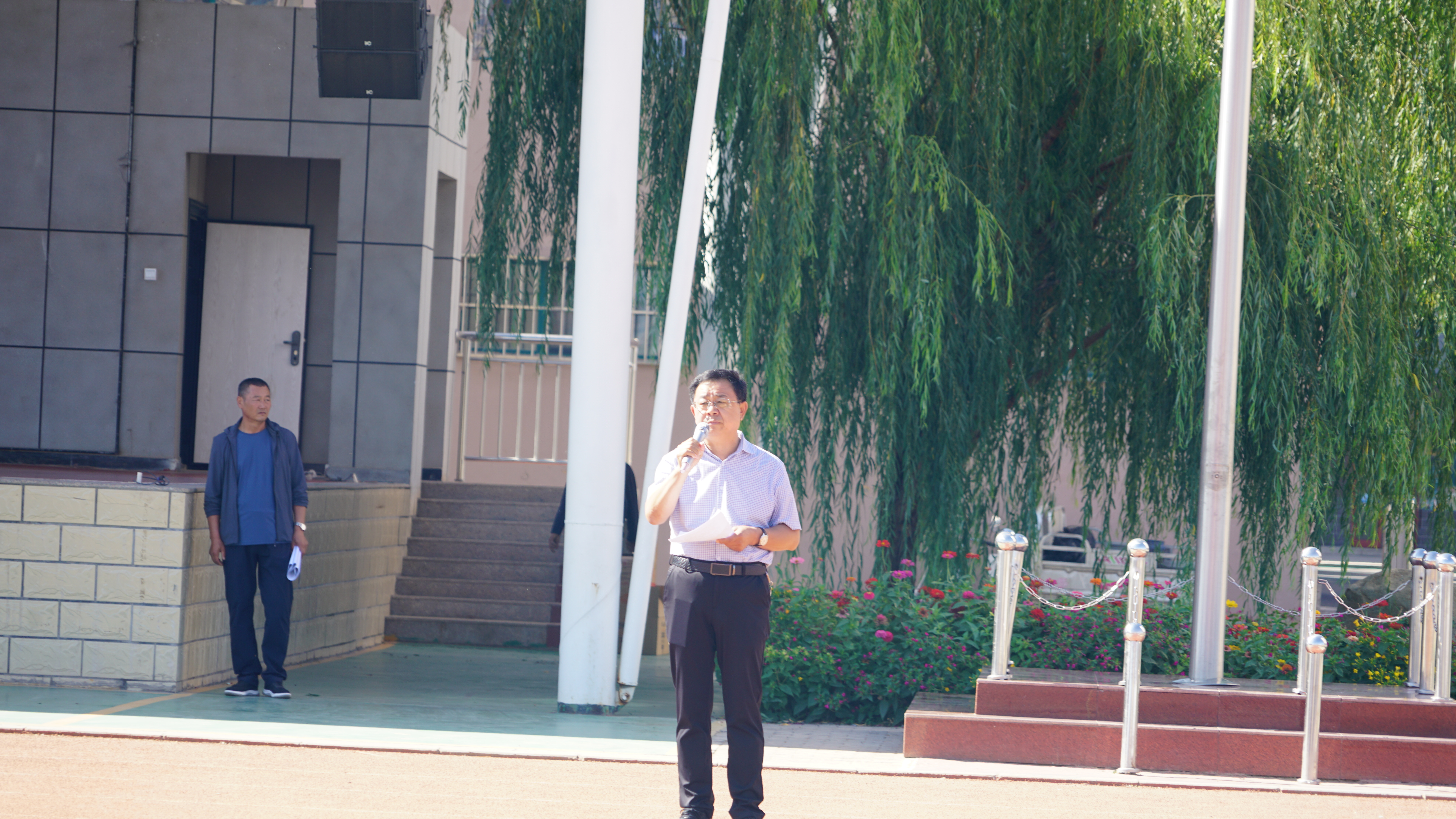 刘瑞林校长国旗下讲话.JPG