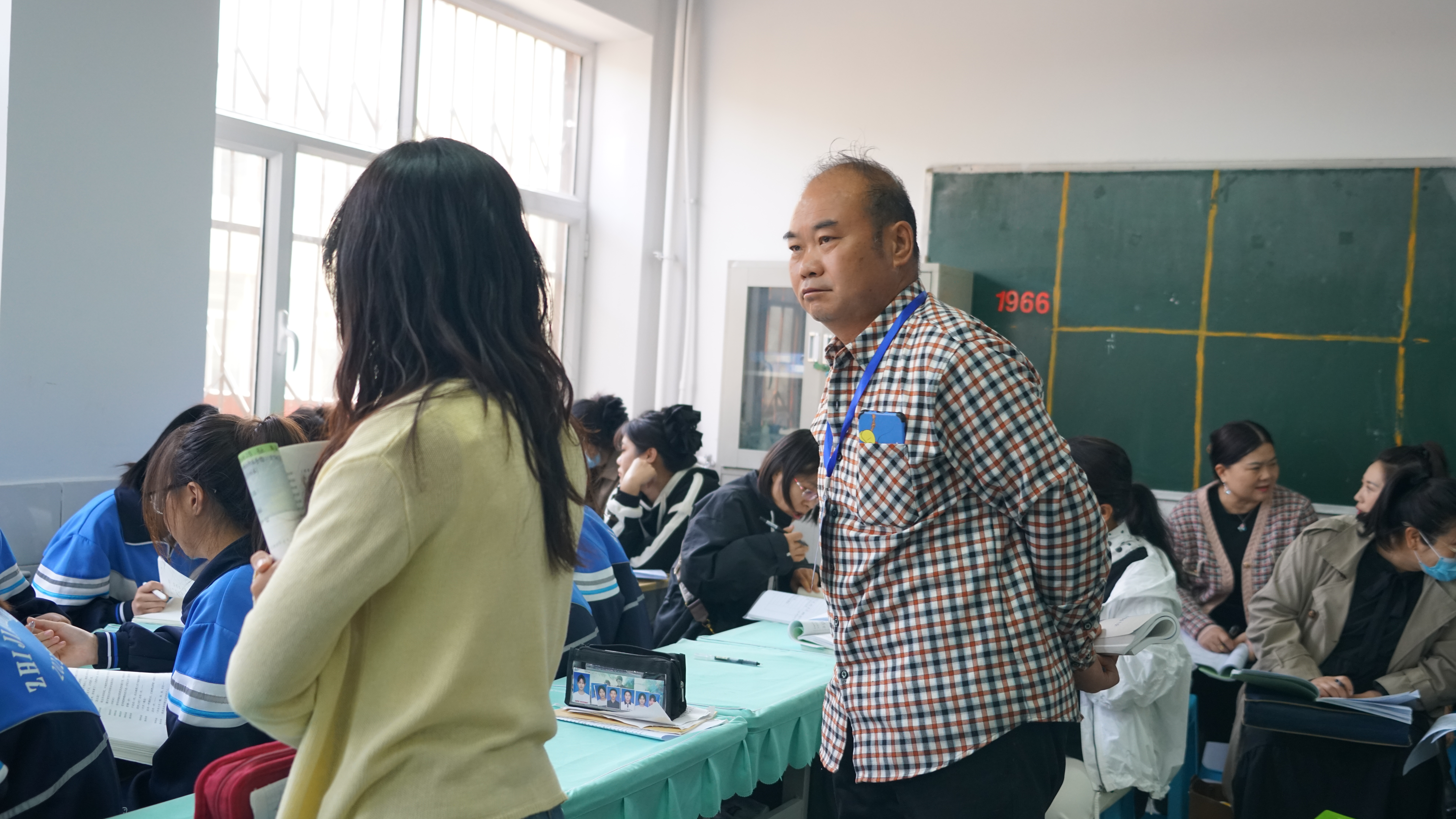 罗劲忠老师观摩开题.JPG