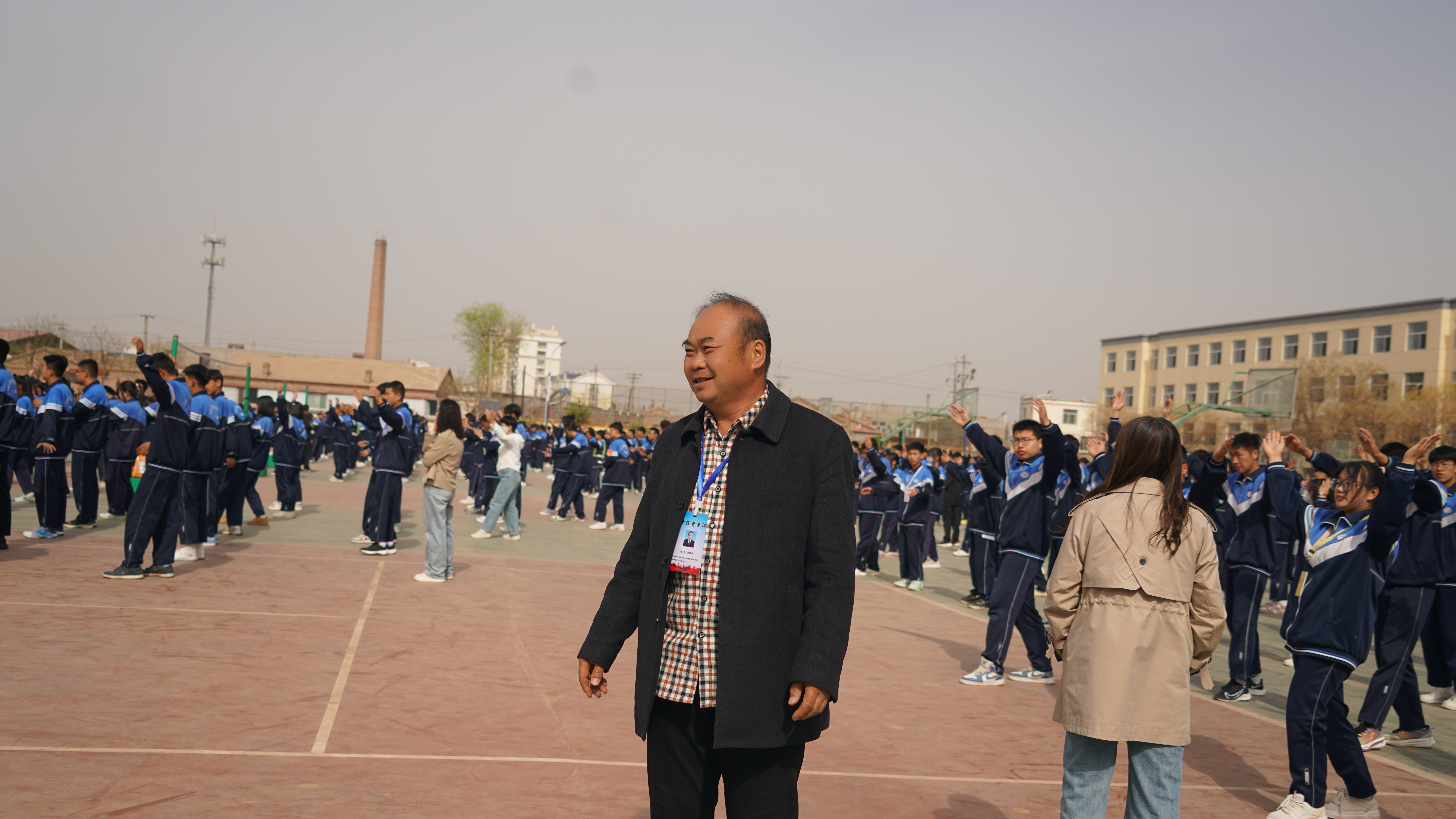 罗劲忠老师观摩课间操.JPG
