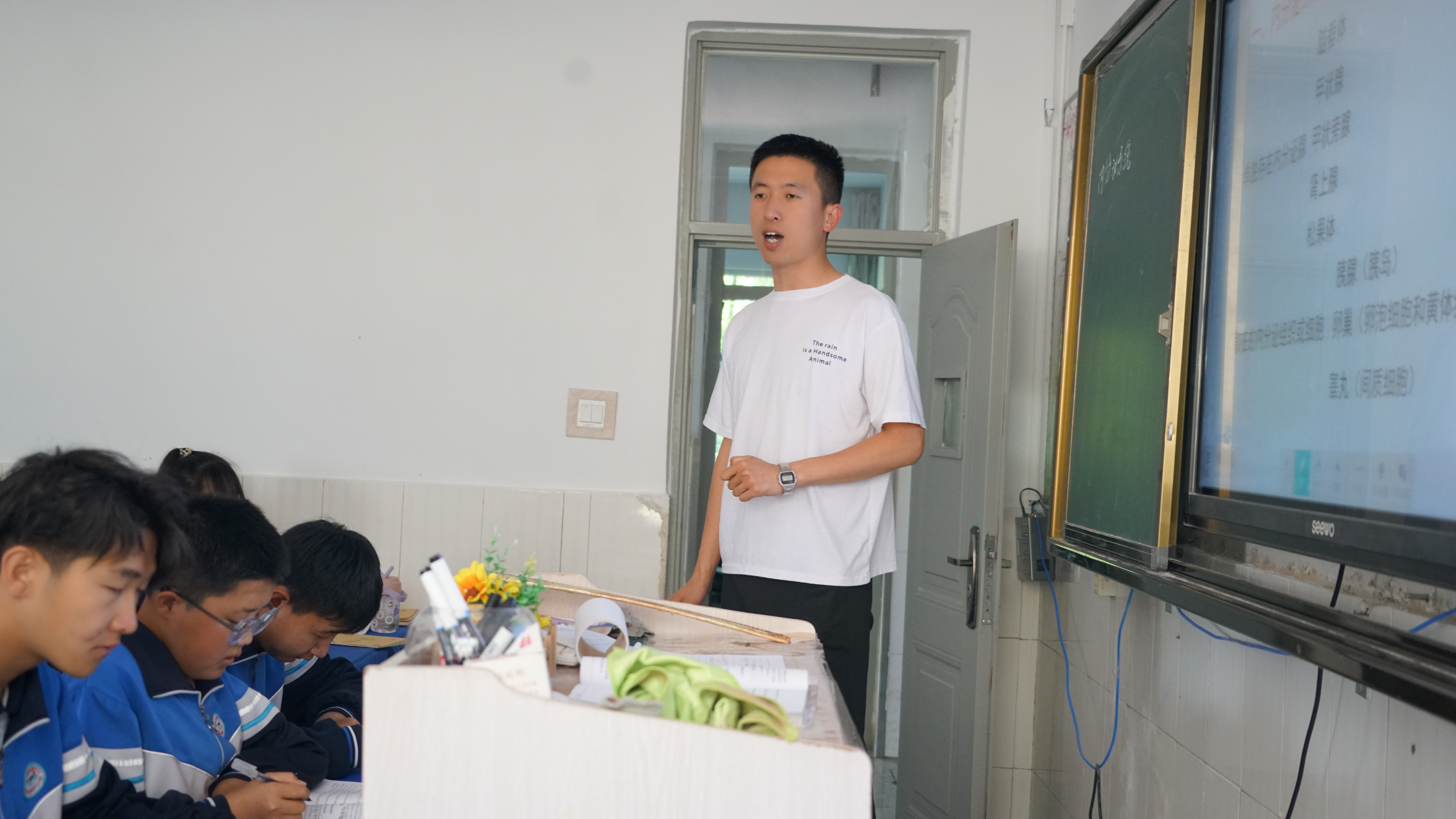 王璟老师在授课.JPG