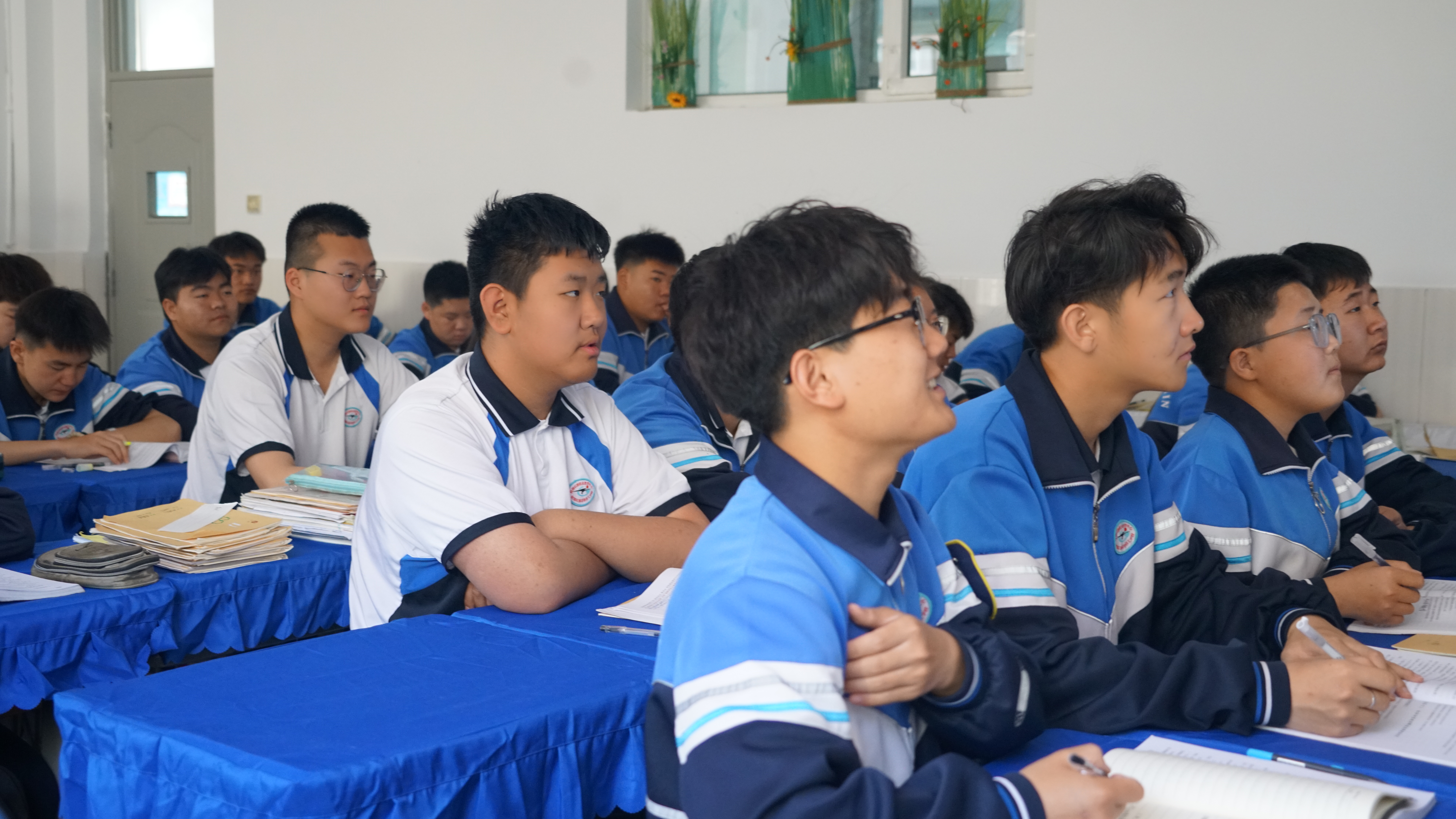 动科18班学生在听课.JPG