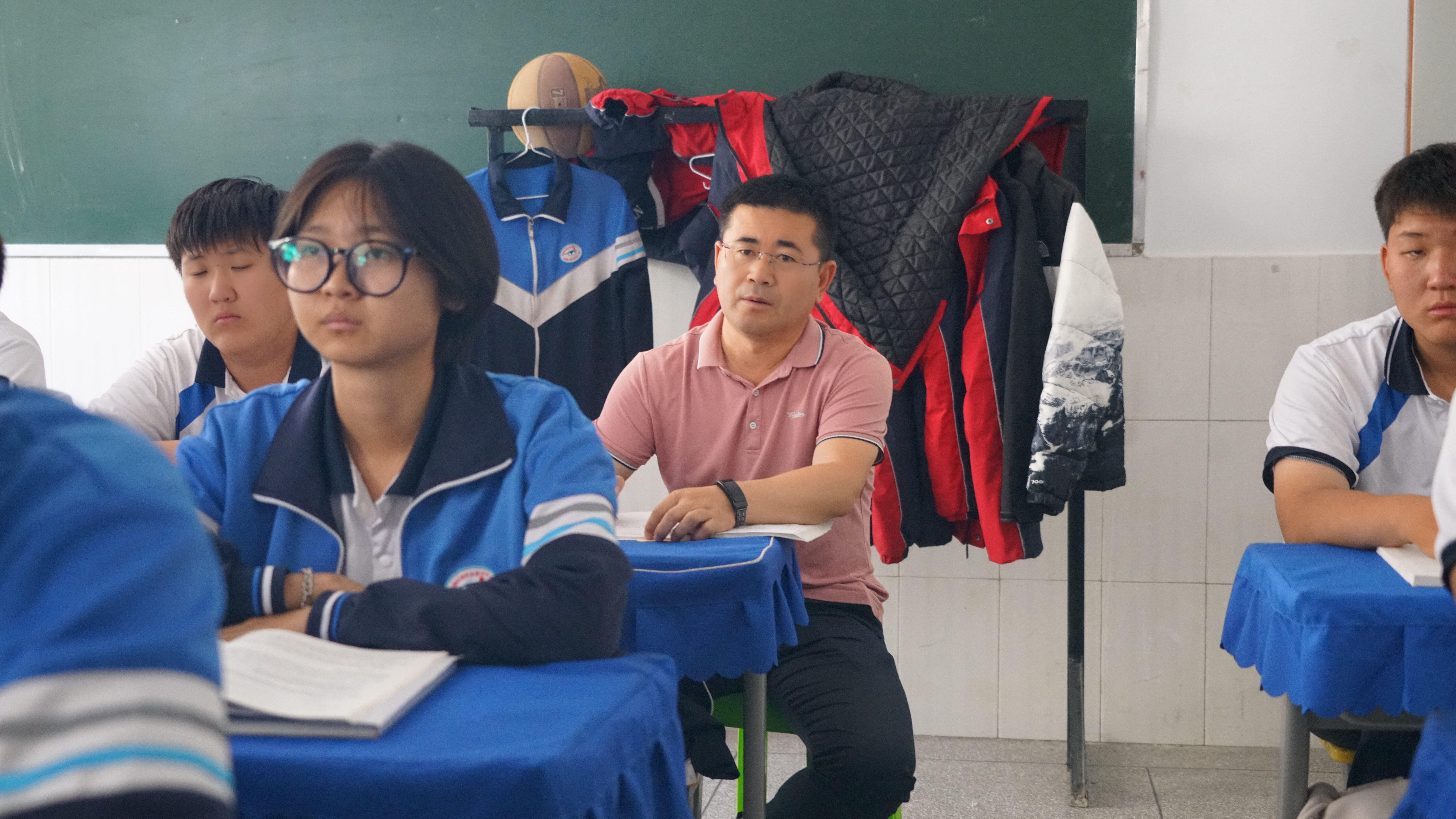 刘跃副校长在听课.JPG