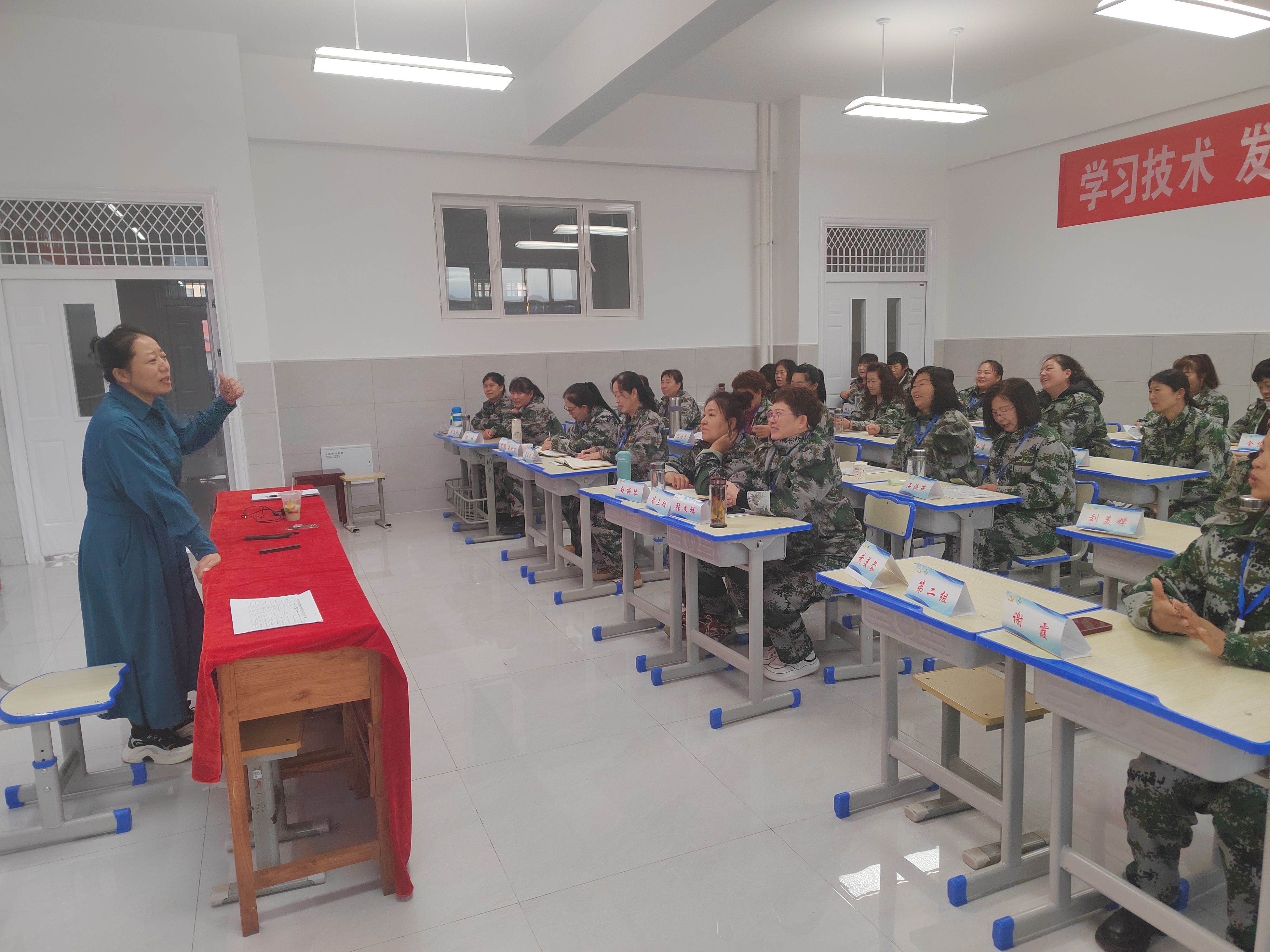 王苏毓老师的教学课堂.jpg