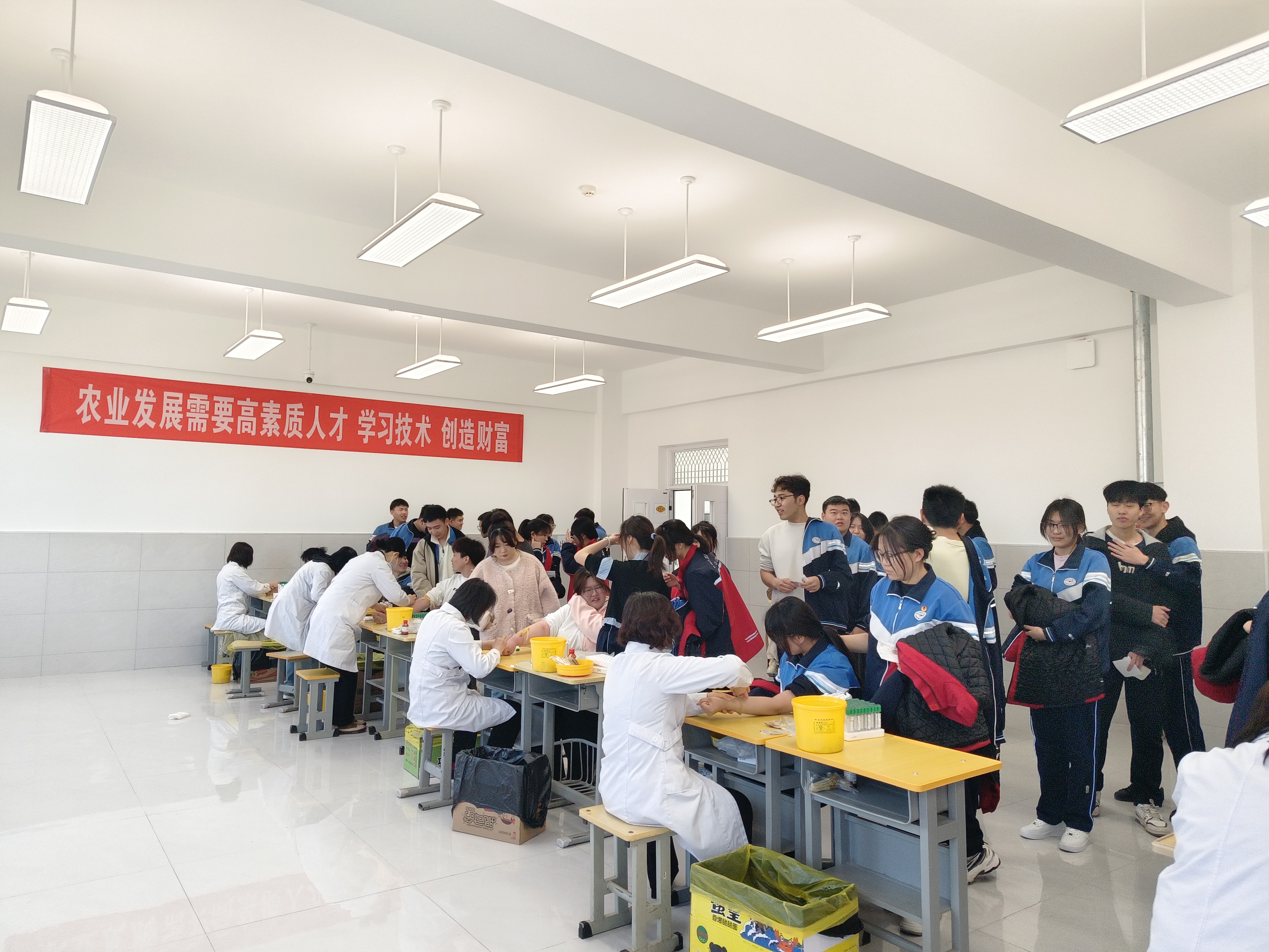 高考体检现场 (5).jpg